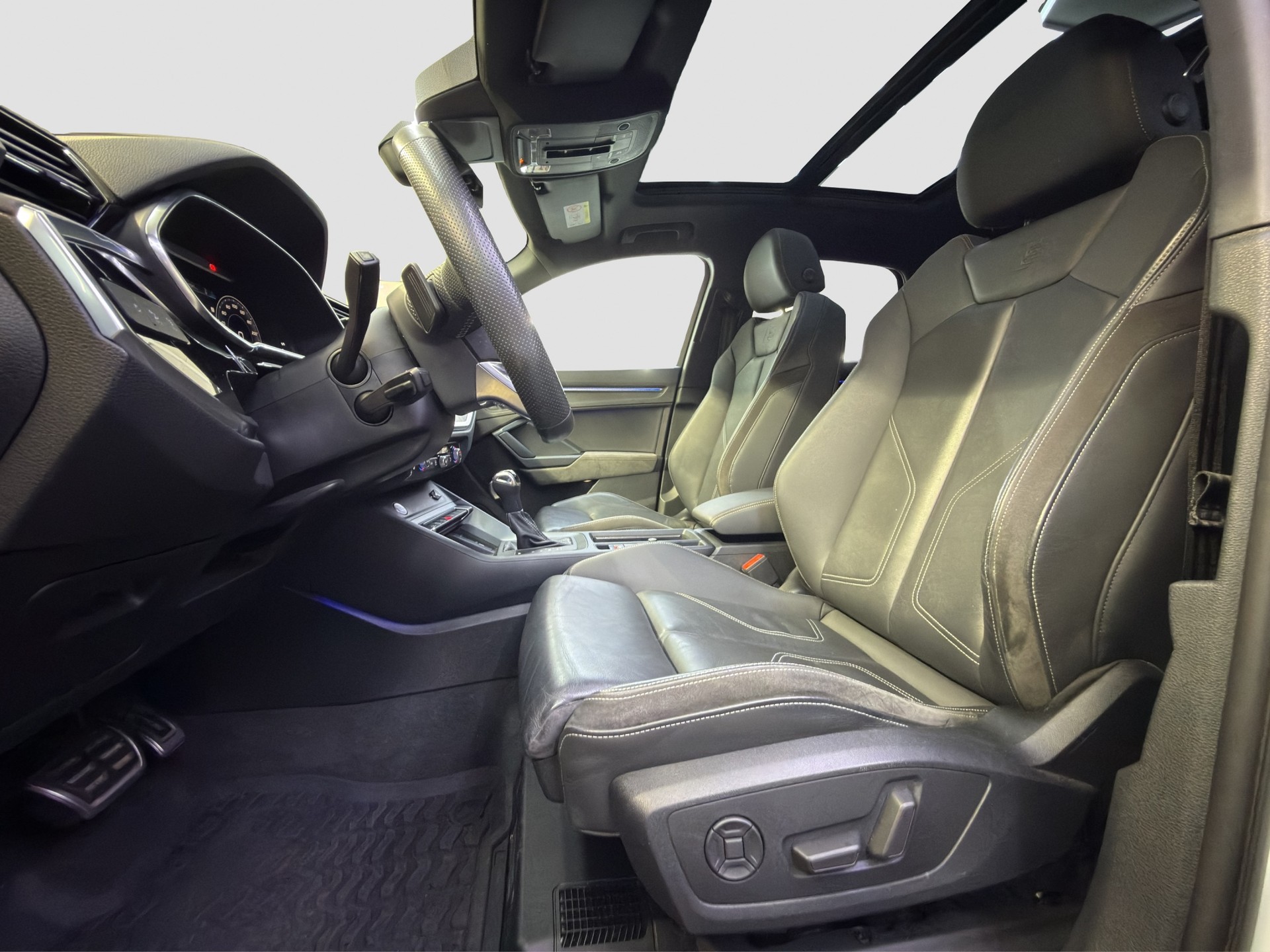 AUDI Q3 45 TFSI S line quattro S-tronic-image-9