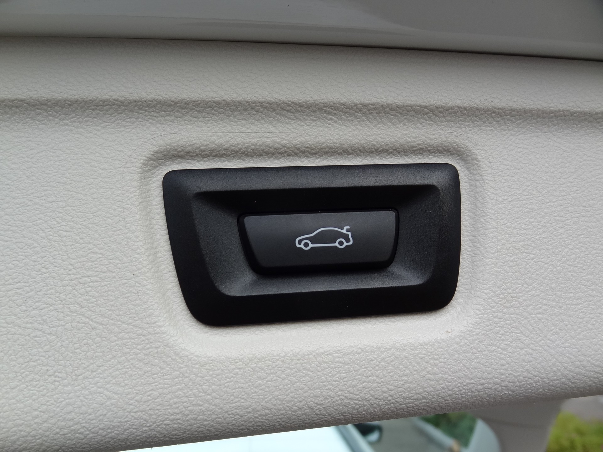 BMW 320d xDrive 48V Touring Steptronic-image-15