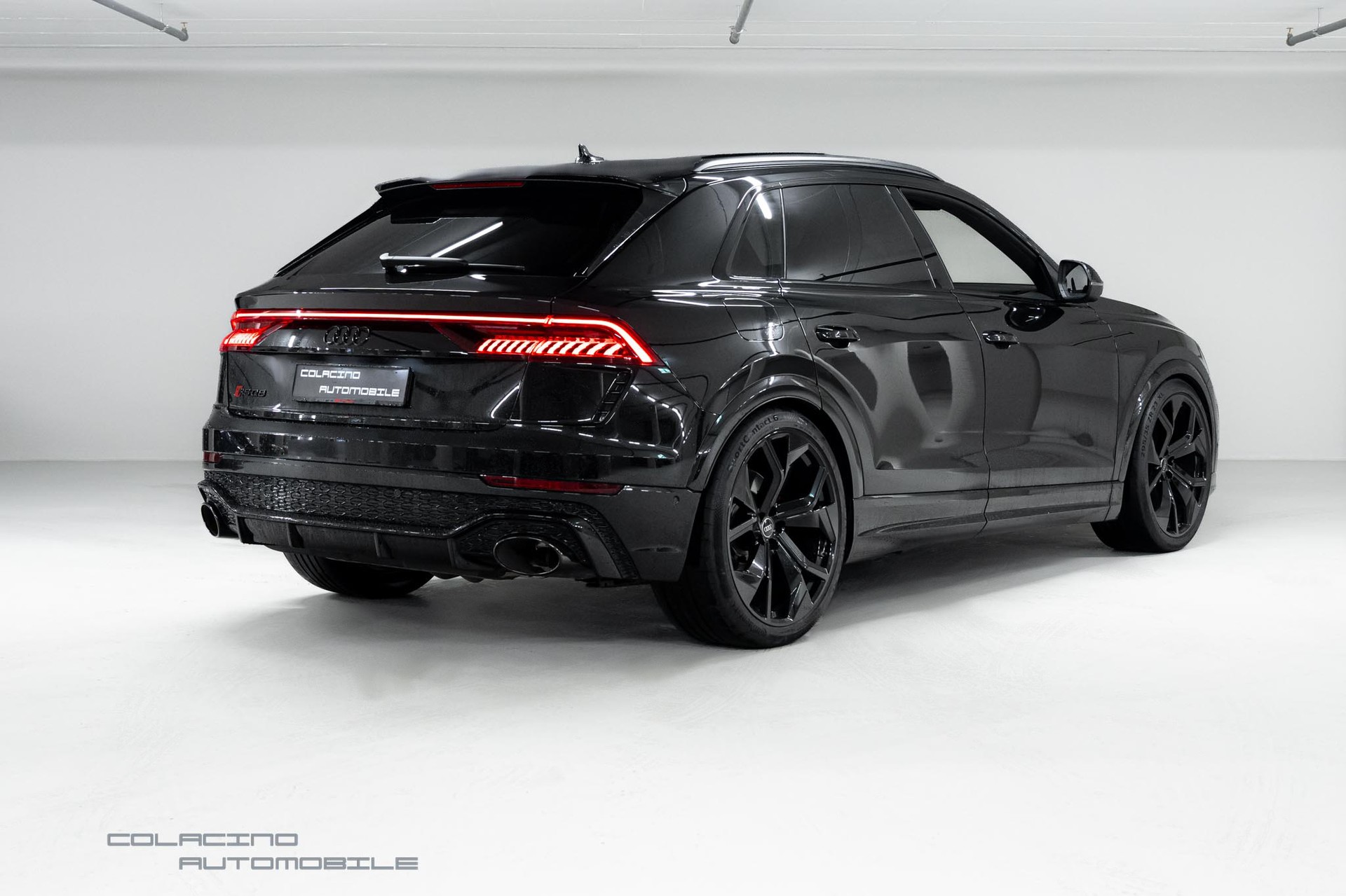 AUDI RSQ8 quattro tiptronic-showroom-element-1
