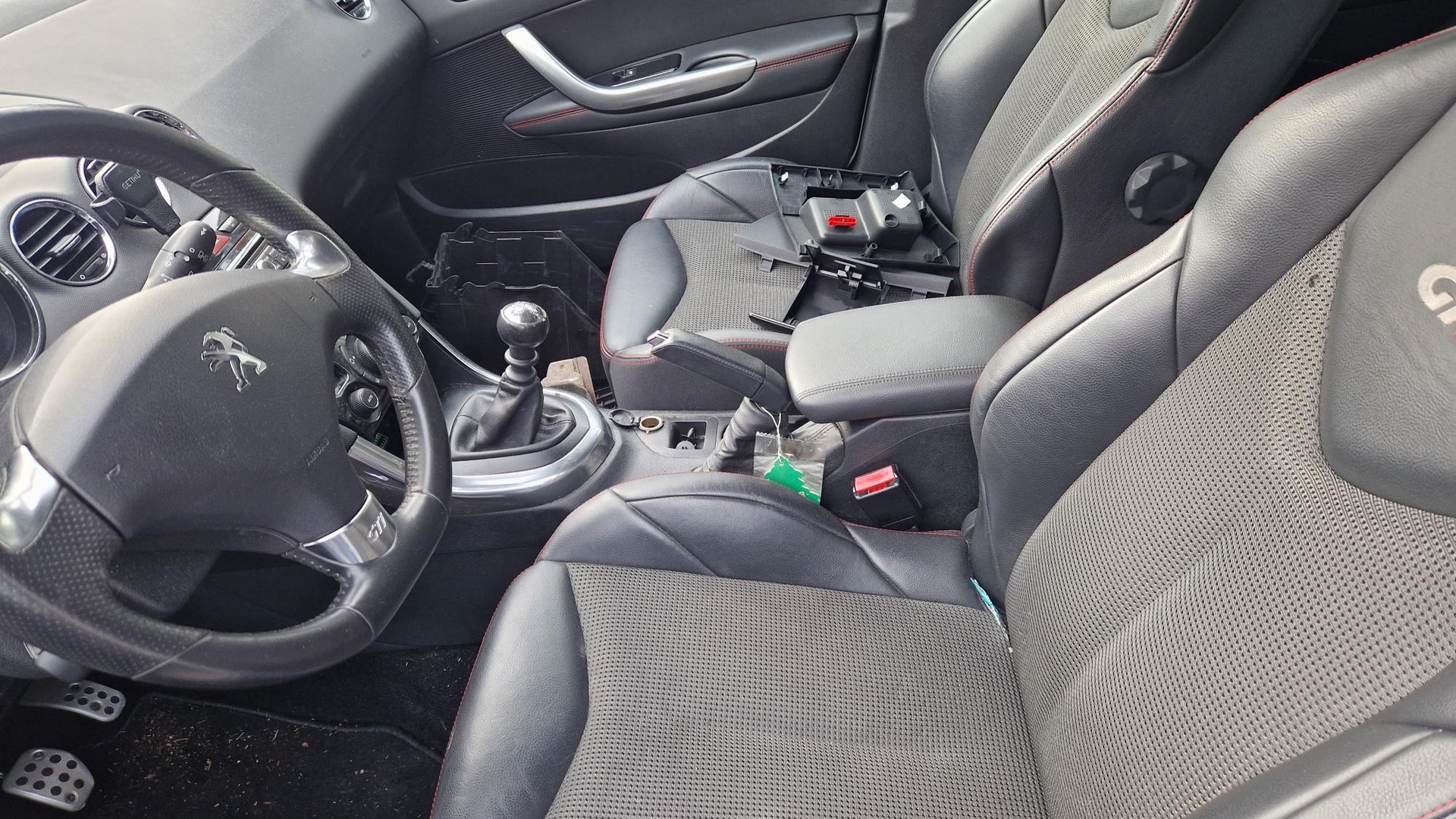 PEUGEOT 308 1.6 16V T GTi-image-12
