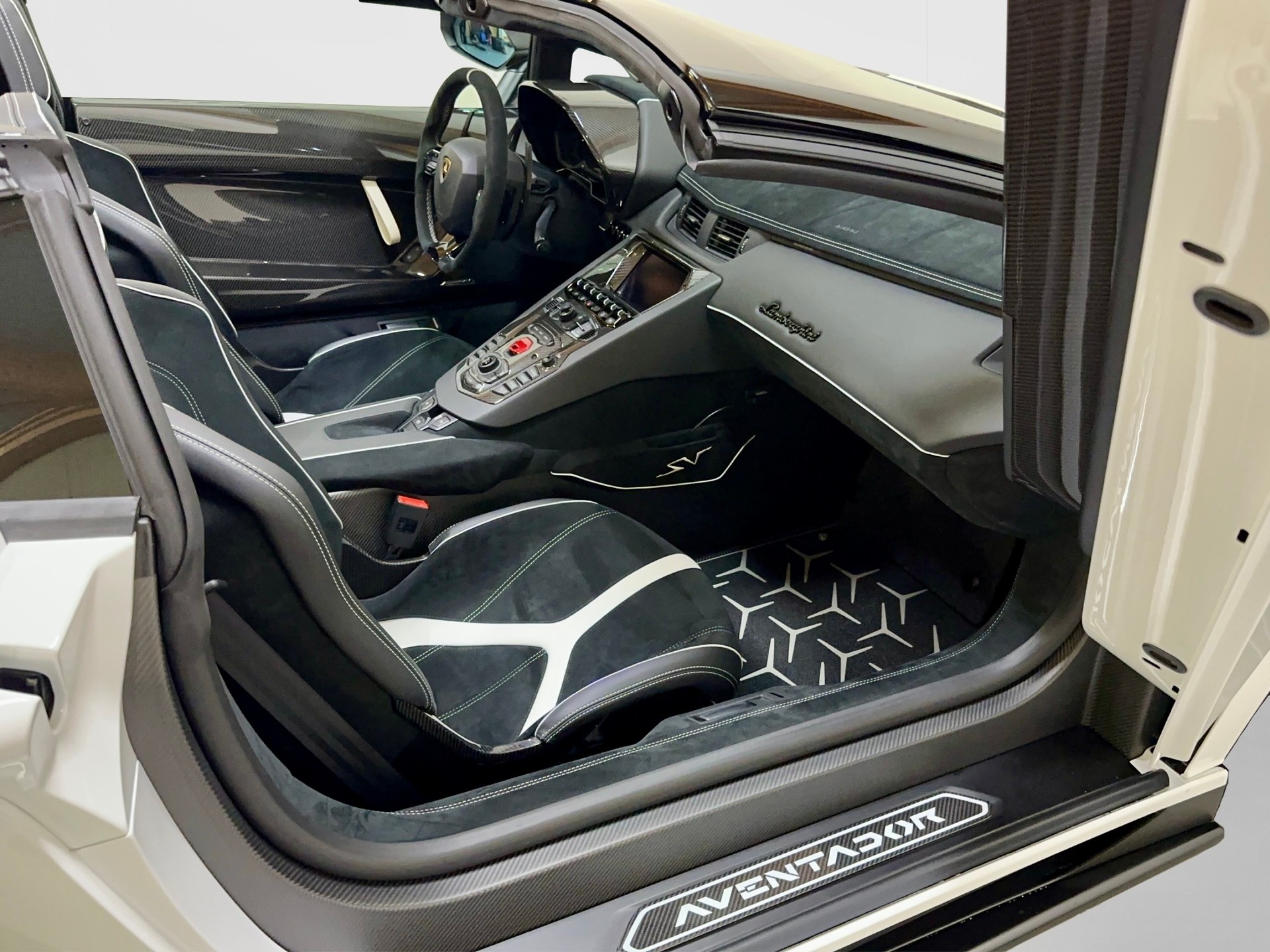 LAMBORGHINI Aventador LP750-4 Superveloce Roadster E-Gear-image-14