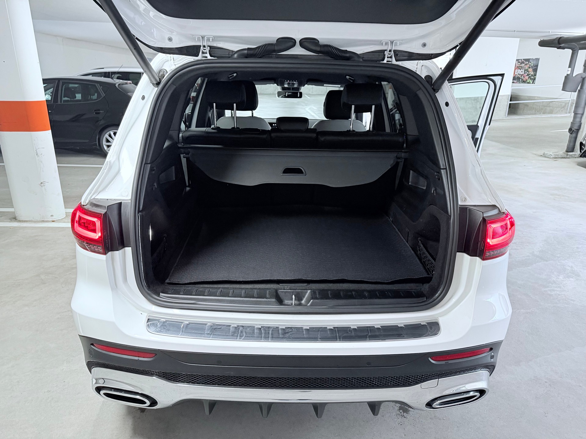 MERCEDES-BENZ GLB 250 4Matic AMG Line 8G-Tronic-image-13