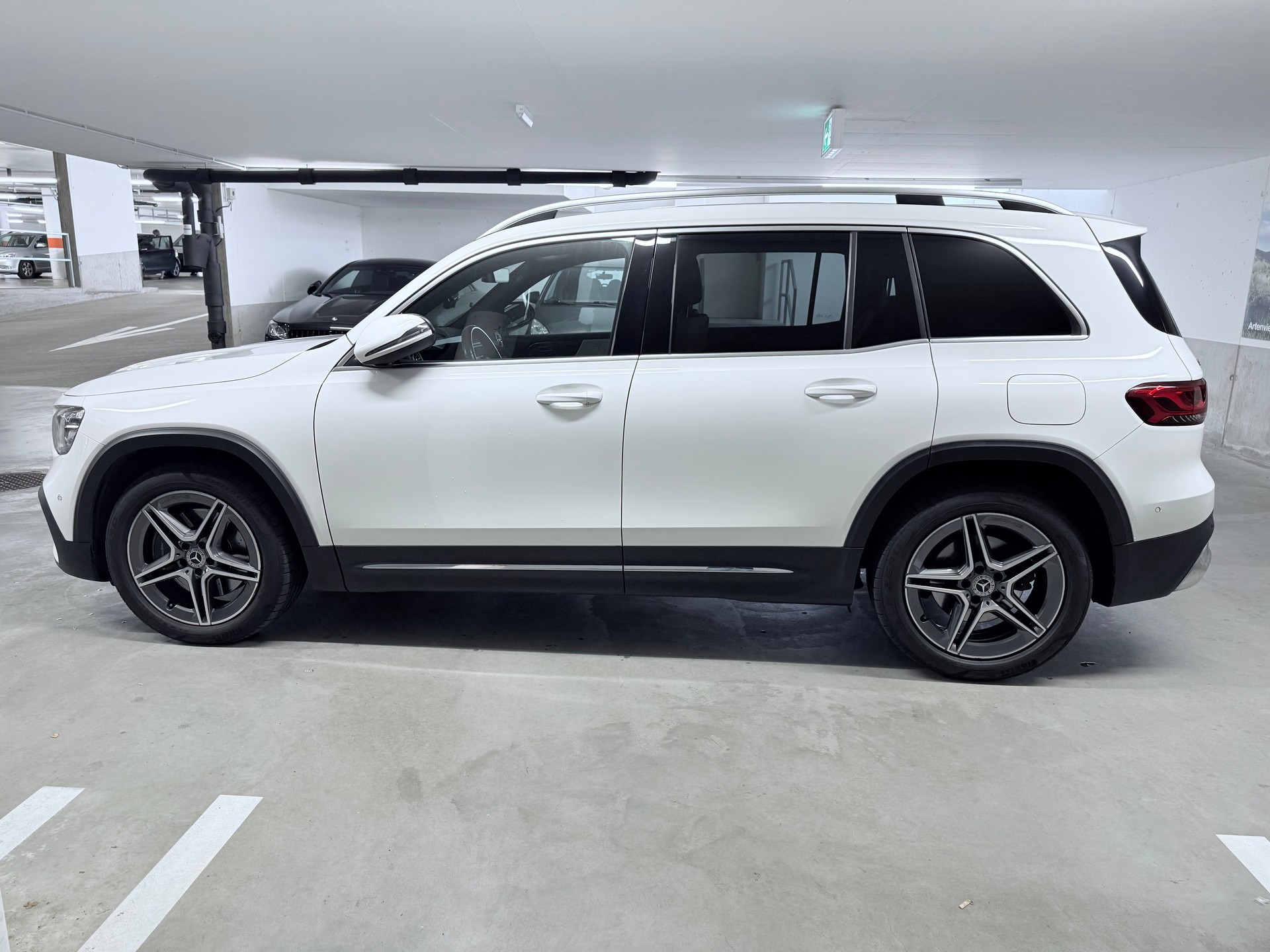 MERCEDES-BENZ GLB 250 4Matic AMG Line 8G-Tronic-image-5