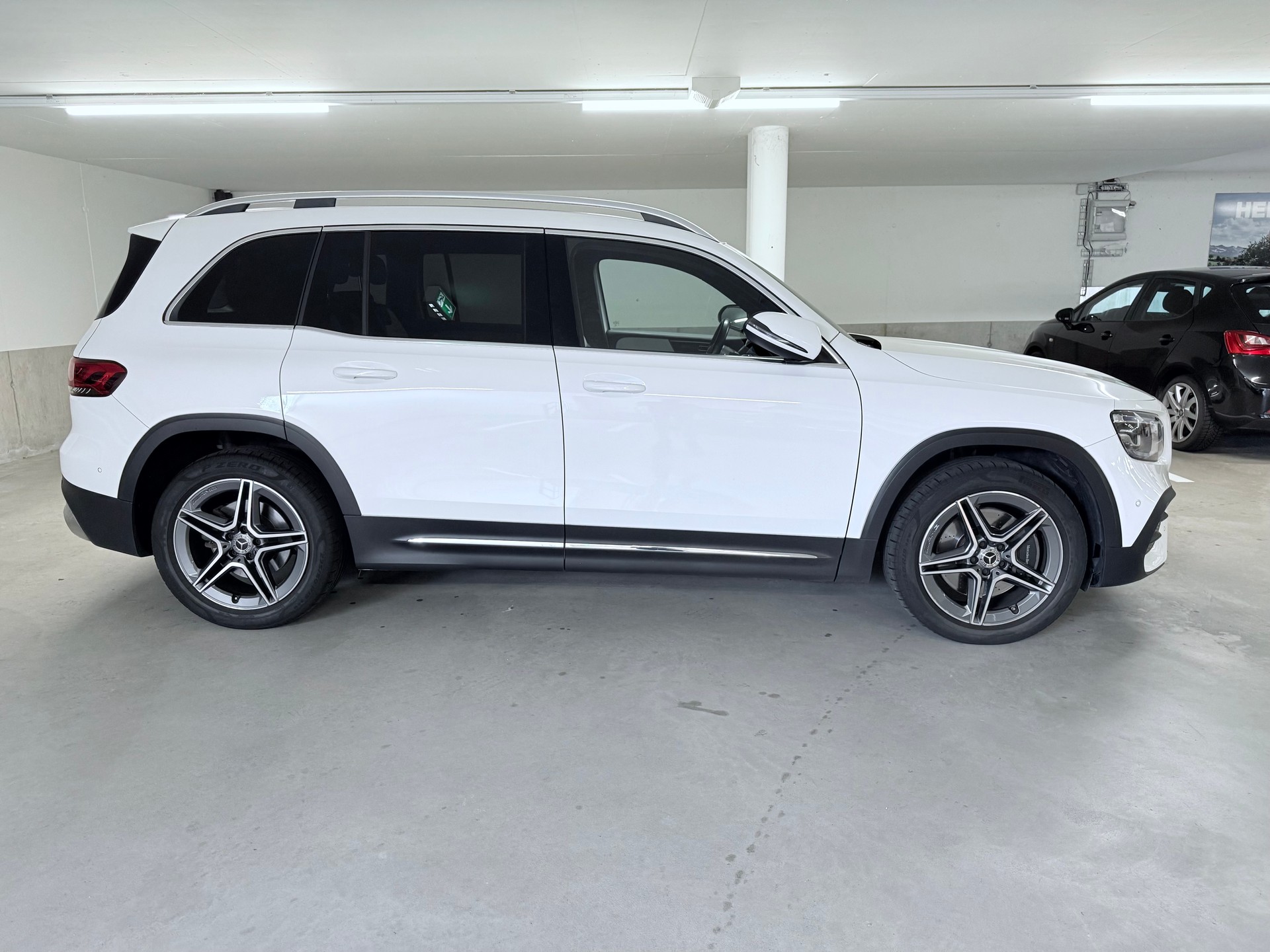 MERCEDES-BENZ GLB 250 4Matic AMG Line 8G-Tronic-image-4