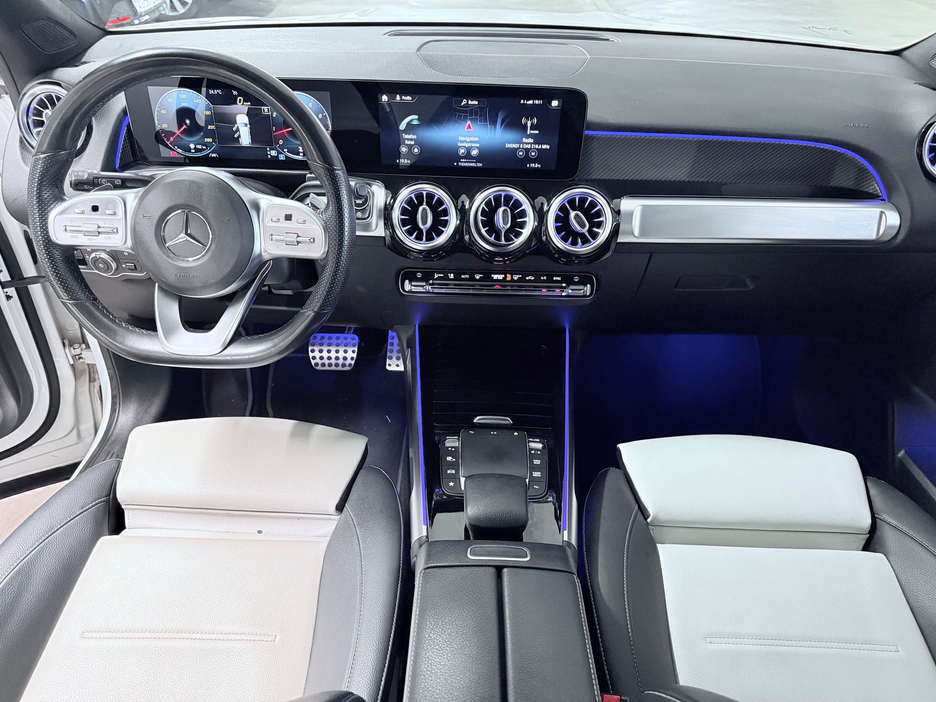 MERCEDES-BENZ GLB 250 4Matic AMG Line 8G-Tronic-image-10