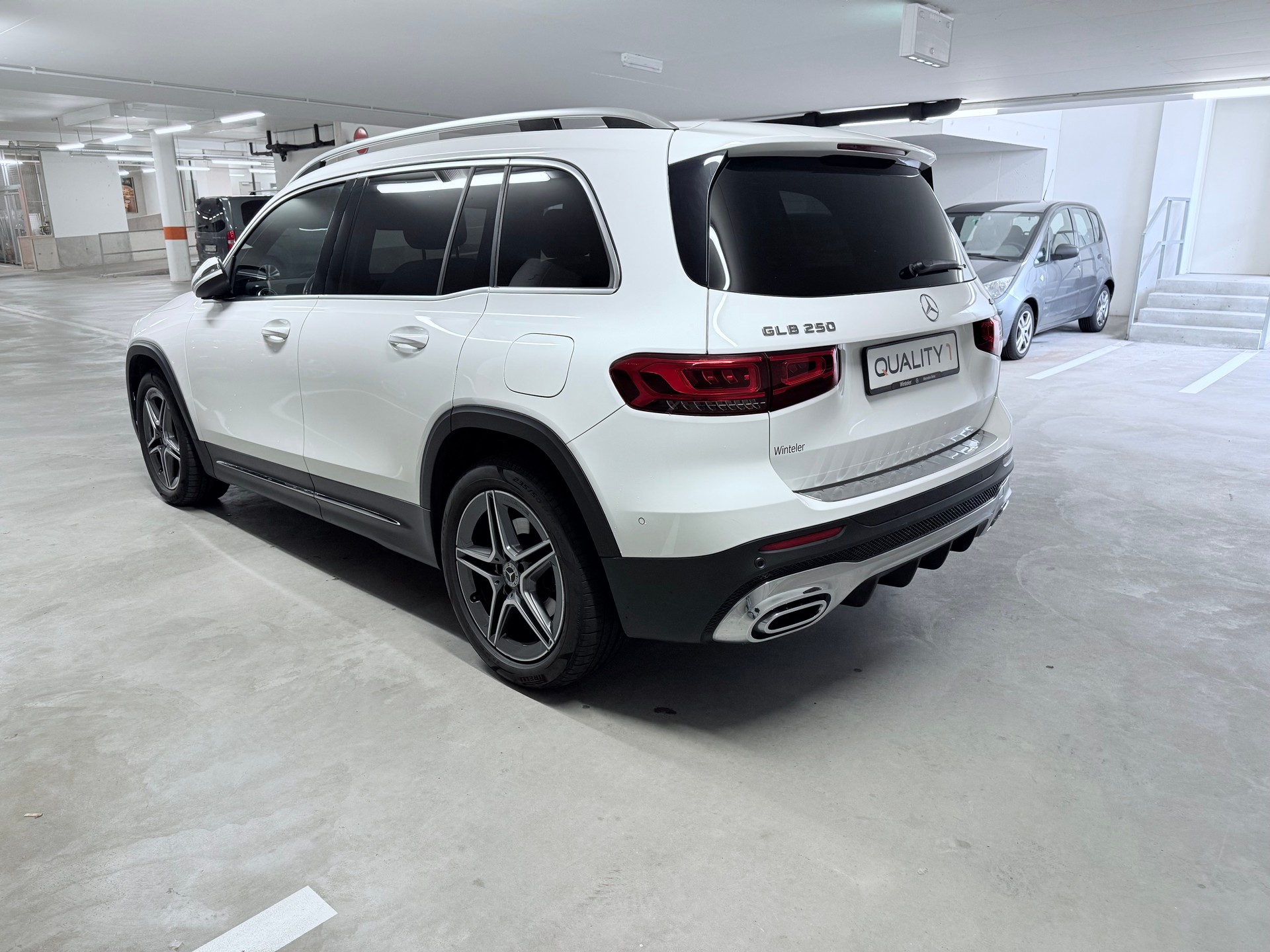 MERCEDES-BENZ GLB 250 4Matic AMG Line 8G-Tronic-image-7