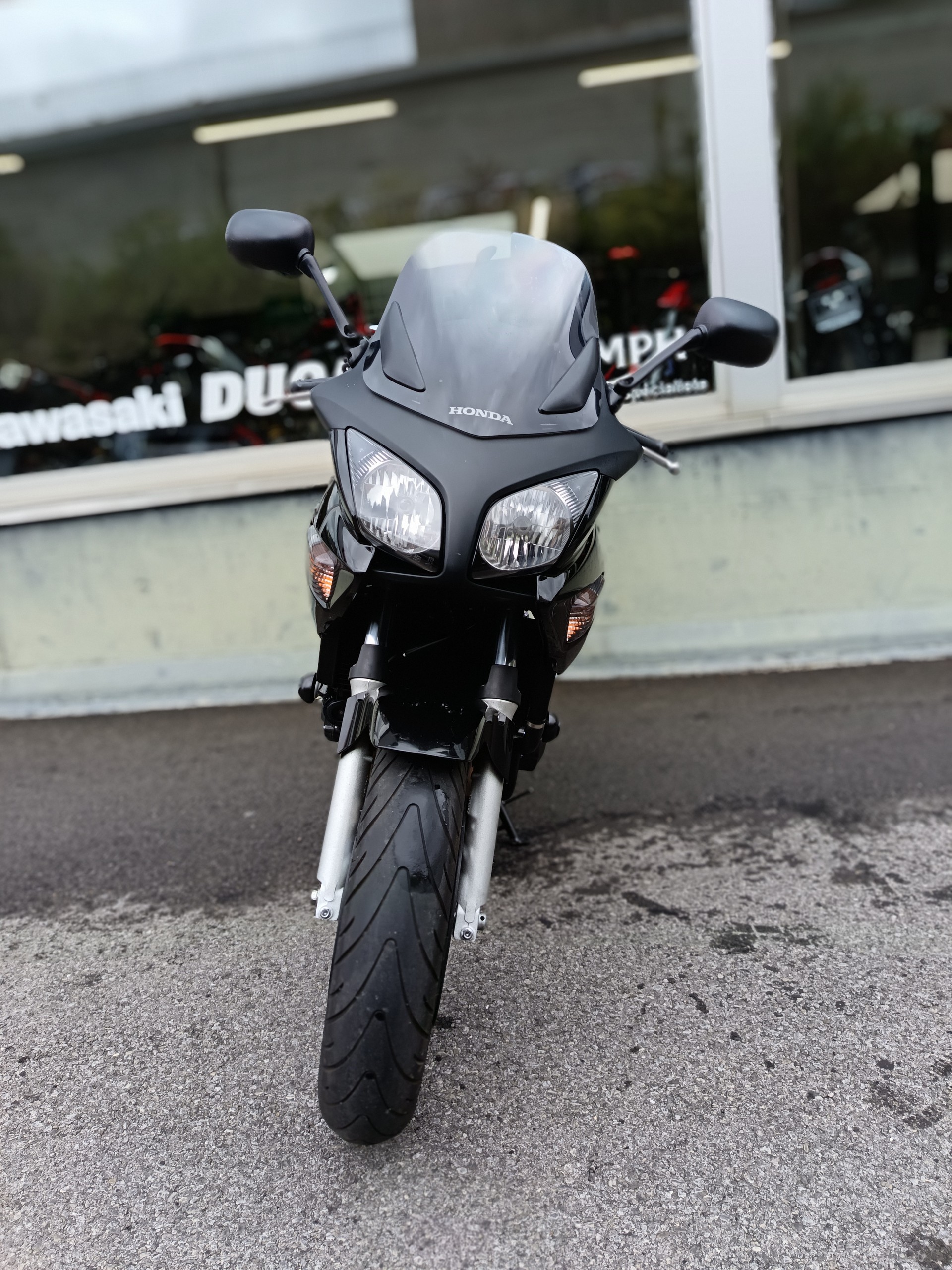 HONDA CBF 600-showroom-element-3