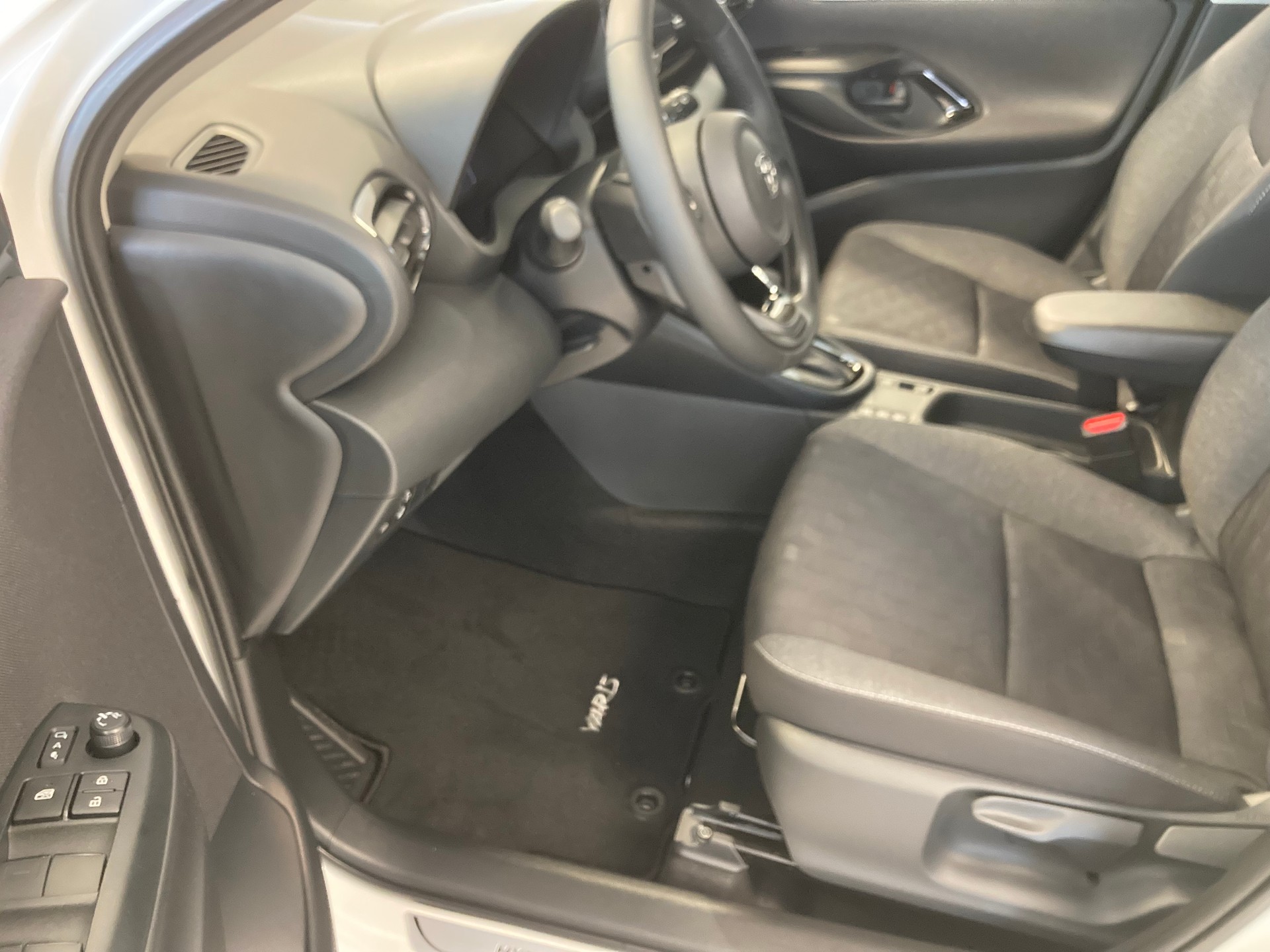 TOYOTA Yaris 1.5 Trend Plus e-CVT-image-6