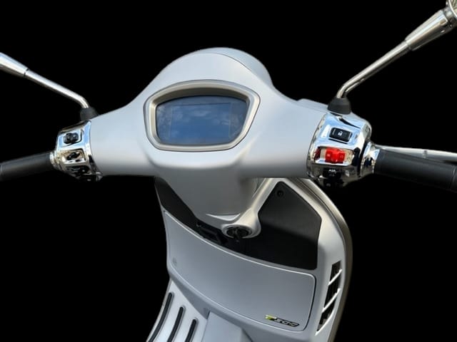 PIAGGIO Vespa GTS 300 Super Tech ABS-image-3