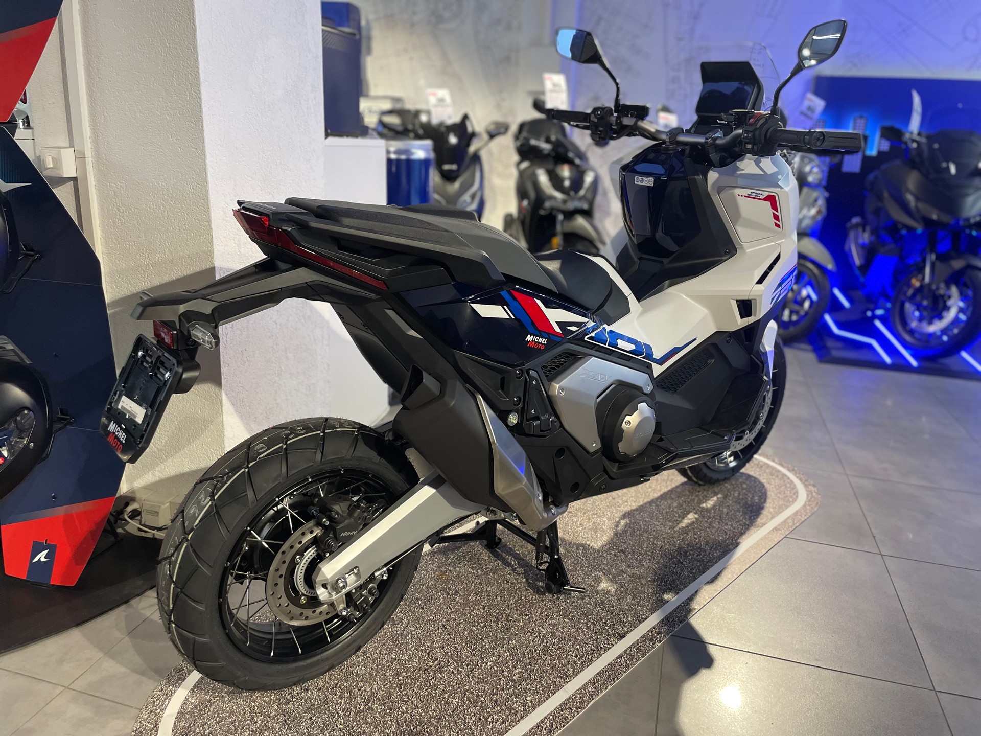 HONDA X-ADV 750-image-2