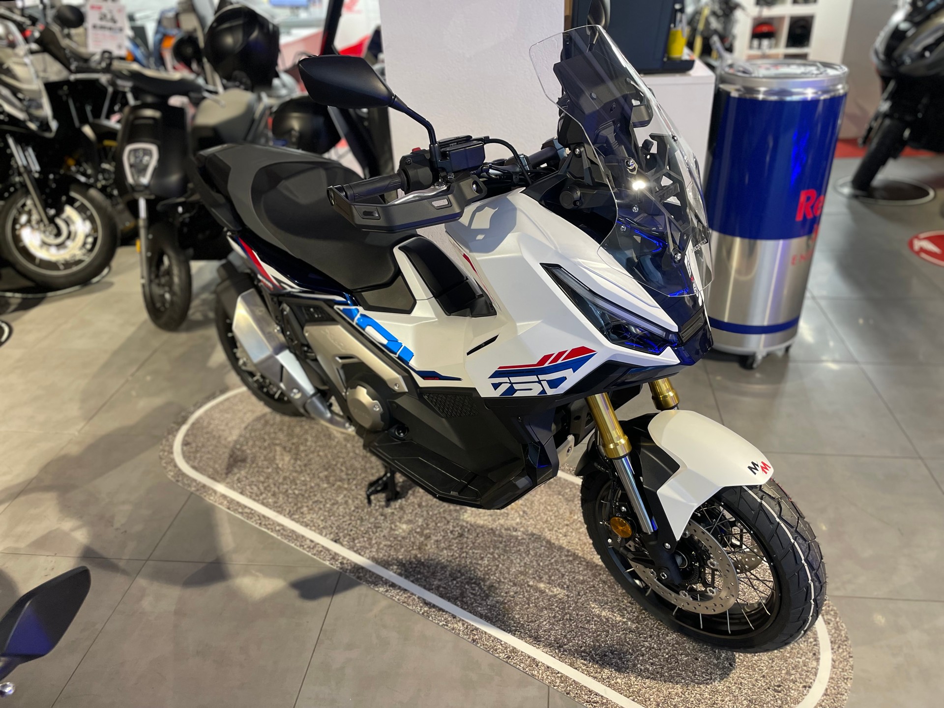 HONDA X-ADV 750-image-1