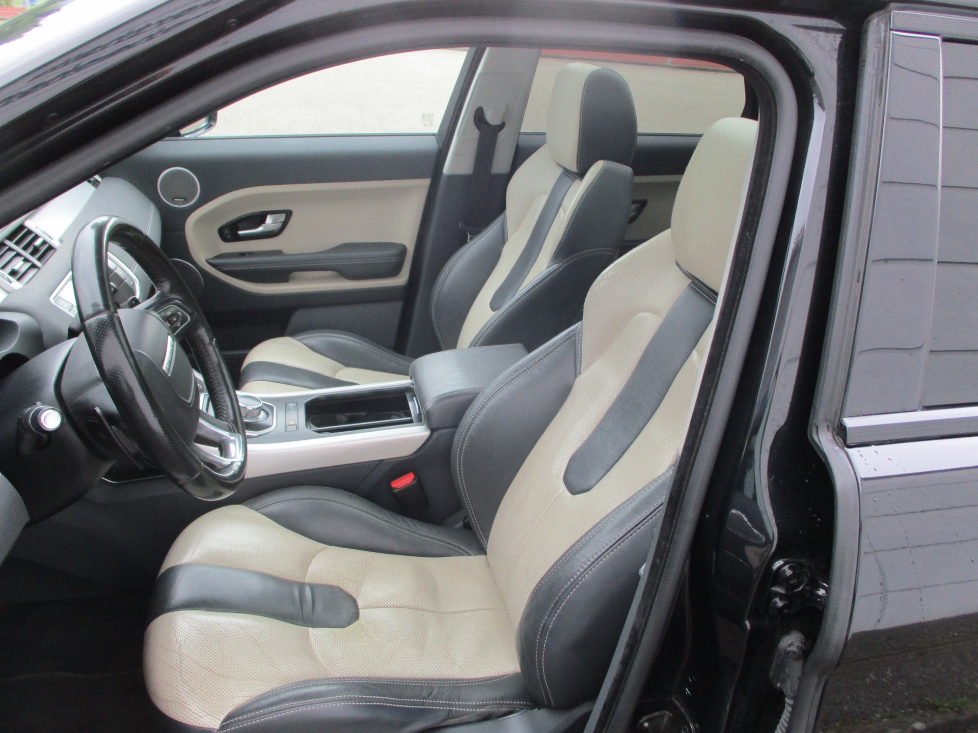 LAND ROVER Range Rover Evoque 2.0 Si4 Dynamic AT9-image-7