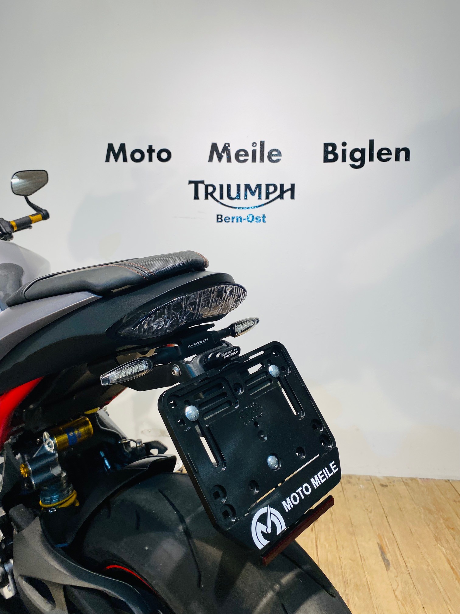 TRIUMPH Speed Triple R 1050 ABS-image-9