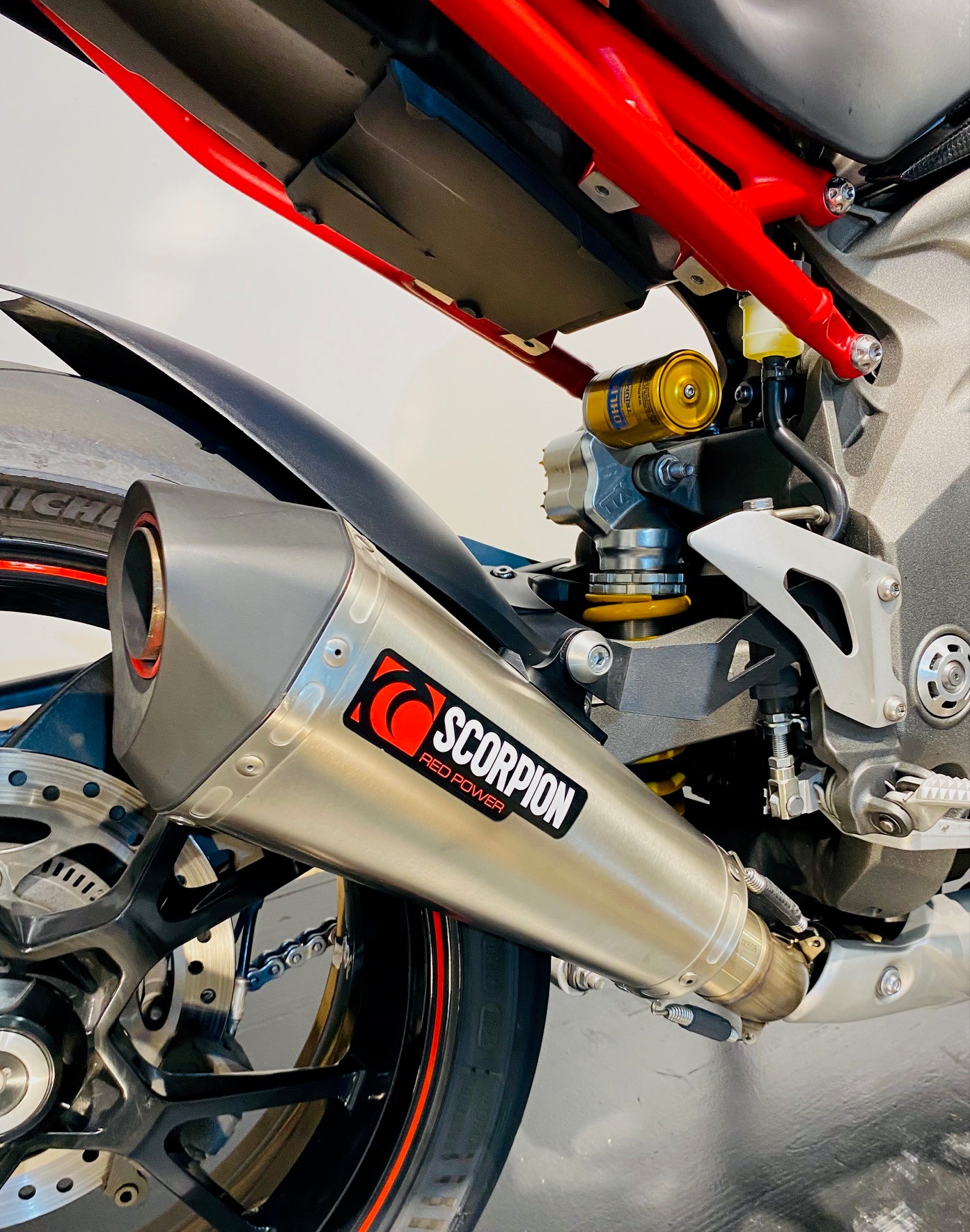 TRIUMPH Speed Triple R 1050 ABS-image-8