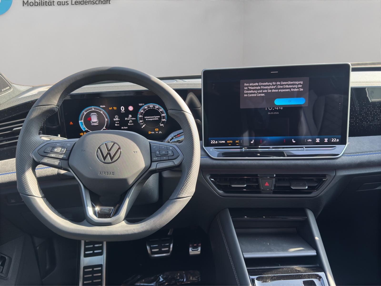 VW Tiguan 2.0 TDI SCR R-Line 4Motion DSG-image-4
