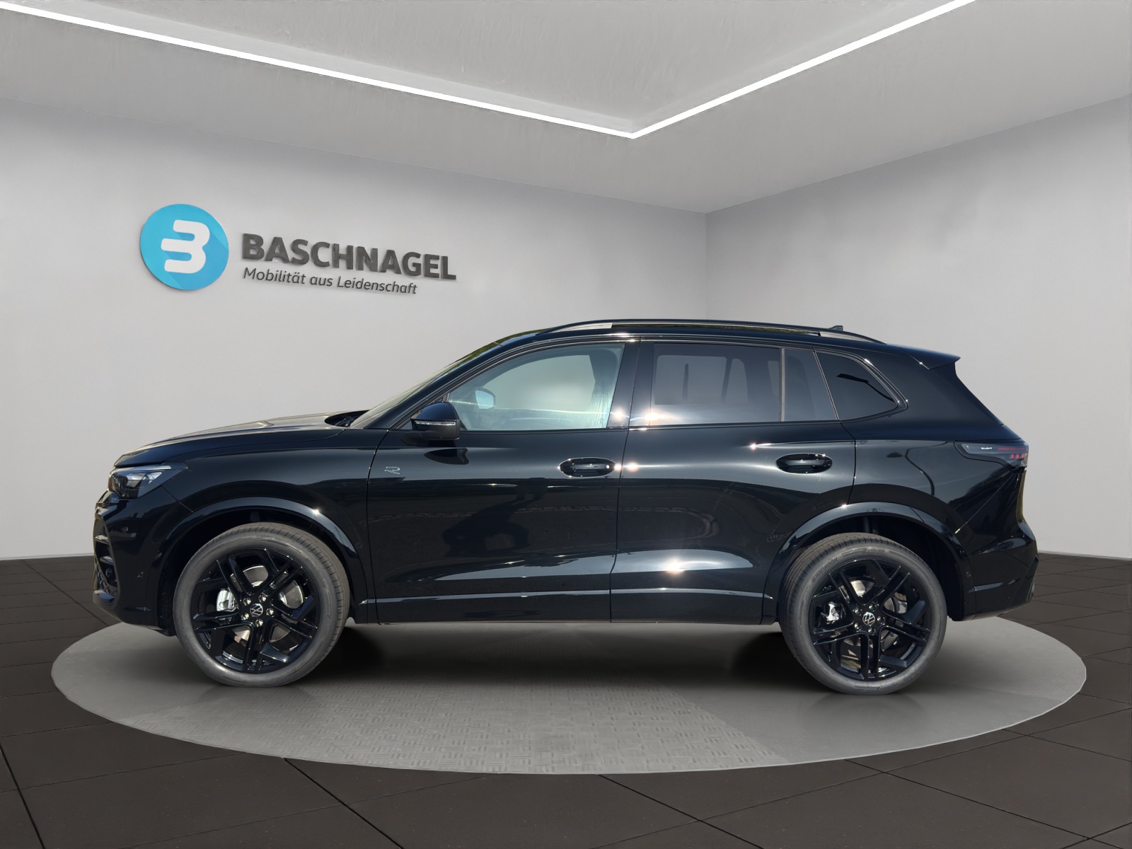 VW Tiguan 2.0 TDI SCR R-Line 4Motion DSG-showroom-element-1