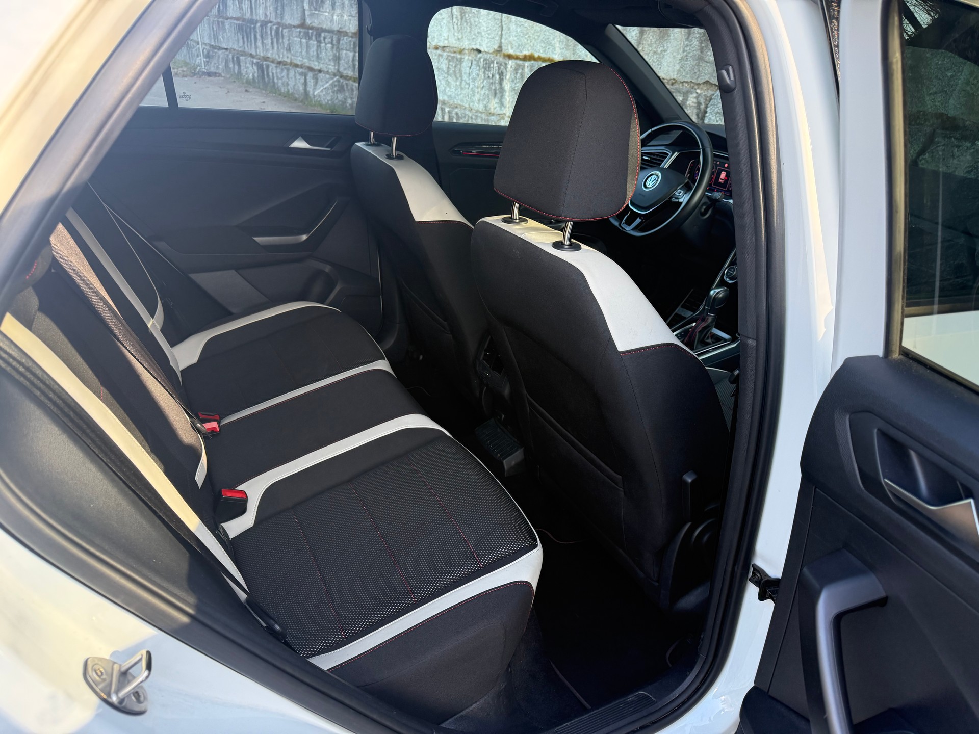 VW T-Roc 1.5 TSI EVO Sport DSG-image-7