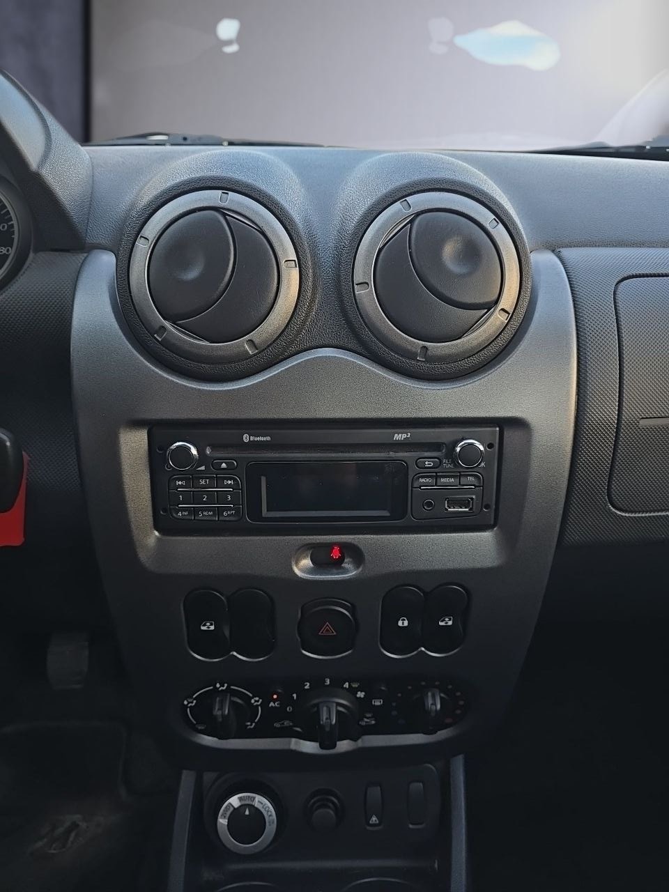 DACIA Duster 1.6 Ambiance 4x4-image-11
