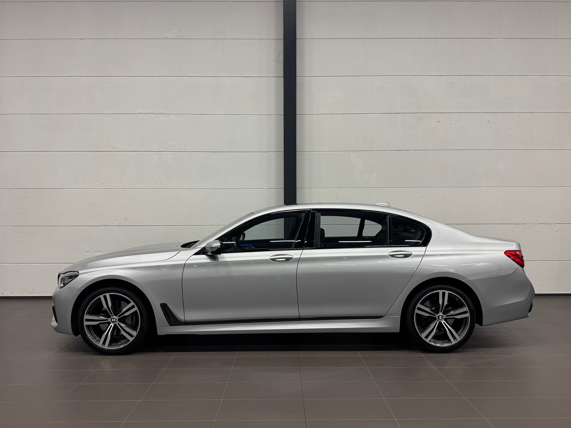 BMW 730Ld xDrive Steptronic M Sport-image-9