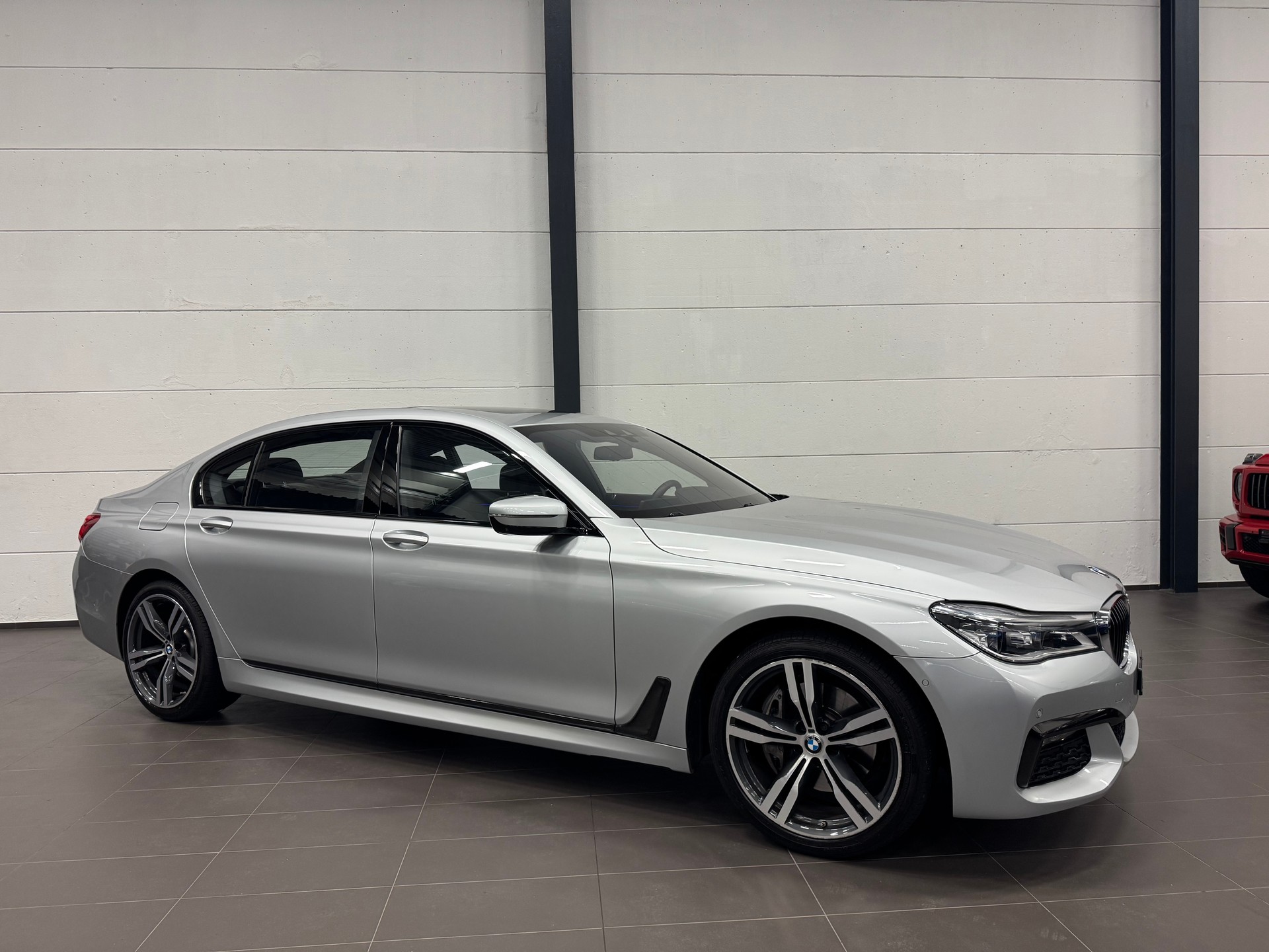 BMW 730Ld xDrive Steptronic M Sport-showroom-element-3