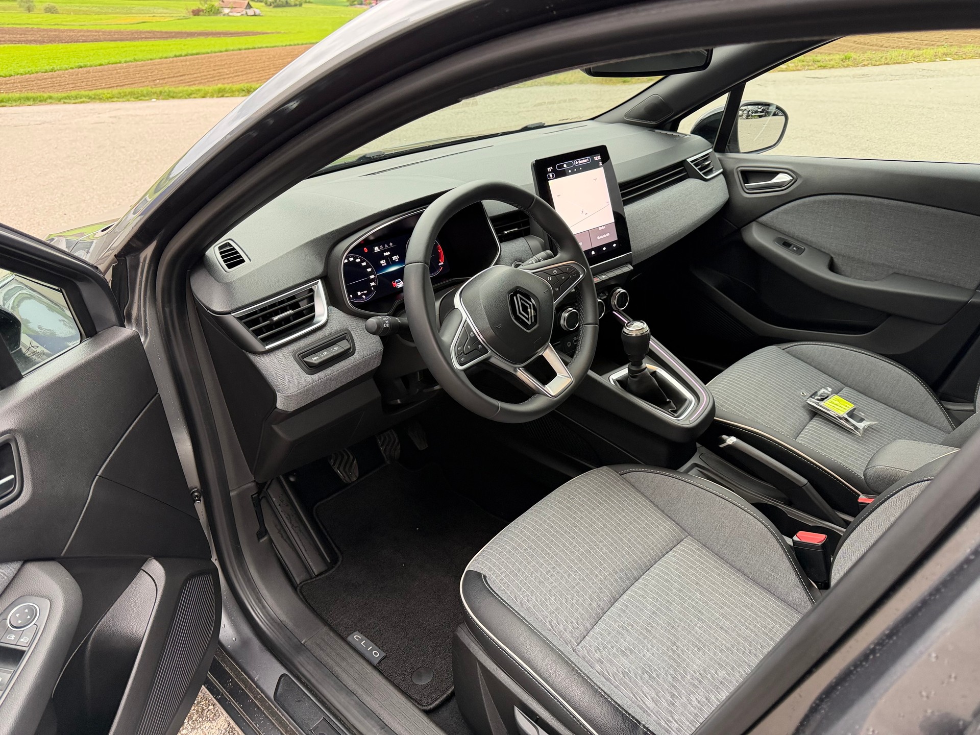 RENAULT Clio 1.0 Techno-image-8