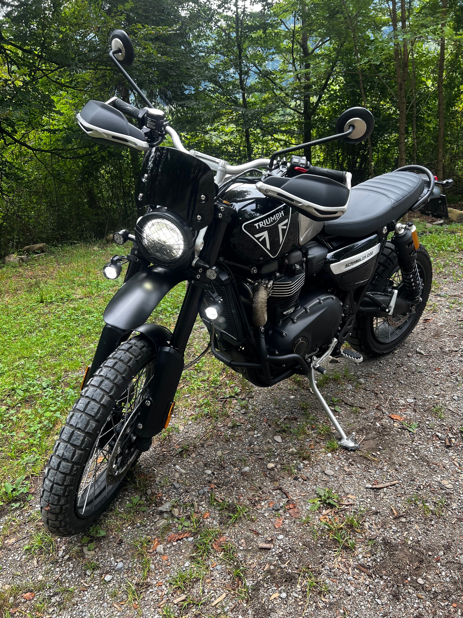 TRIUMPH Scrambler 1200 XE Bond Edition-image-2