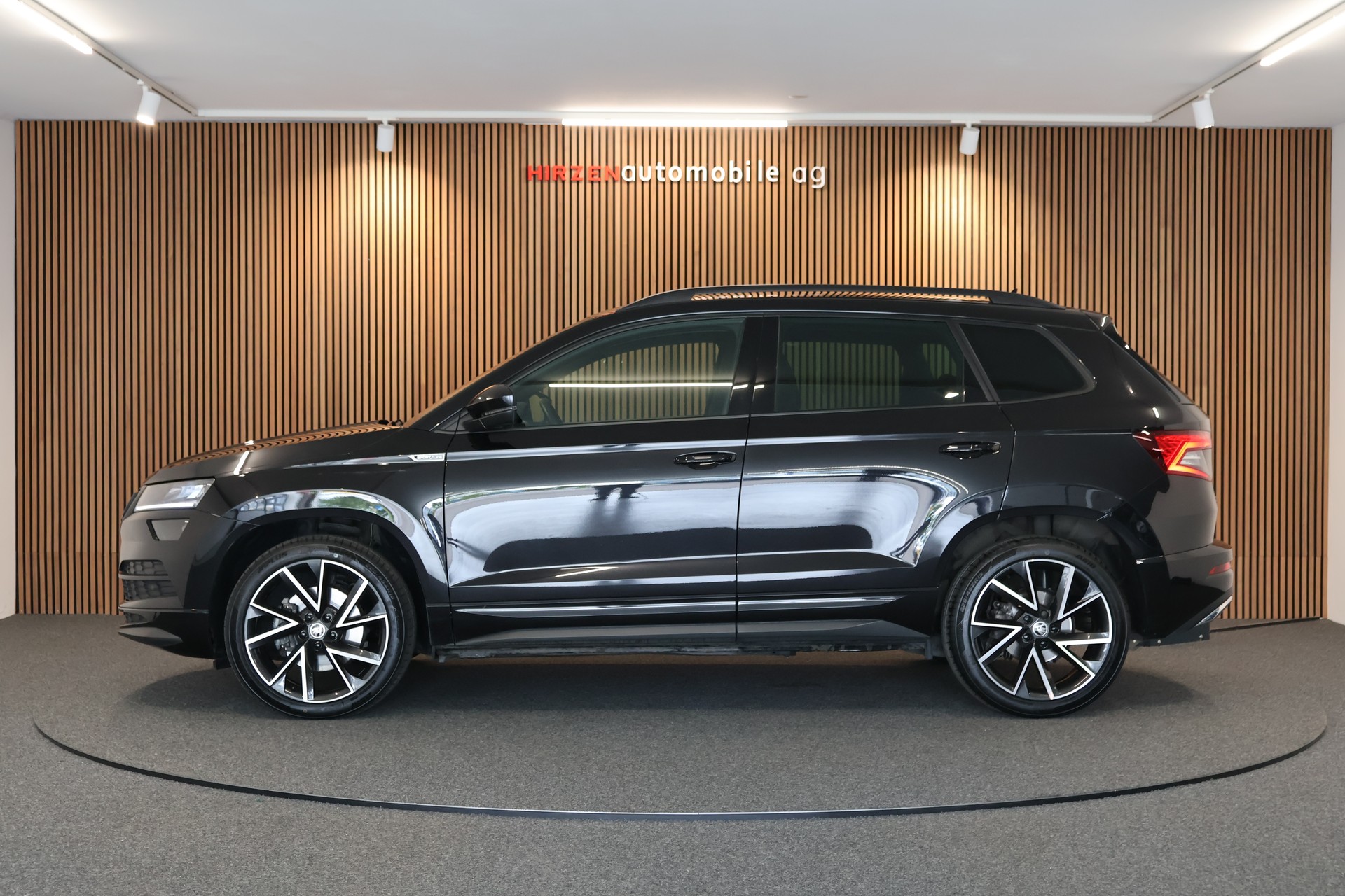 SKODA Karoq 2.0 TSI SportLine 4x4 DSG-showroom-element-1