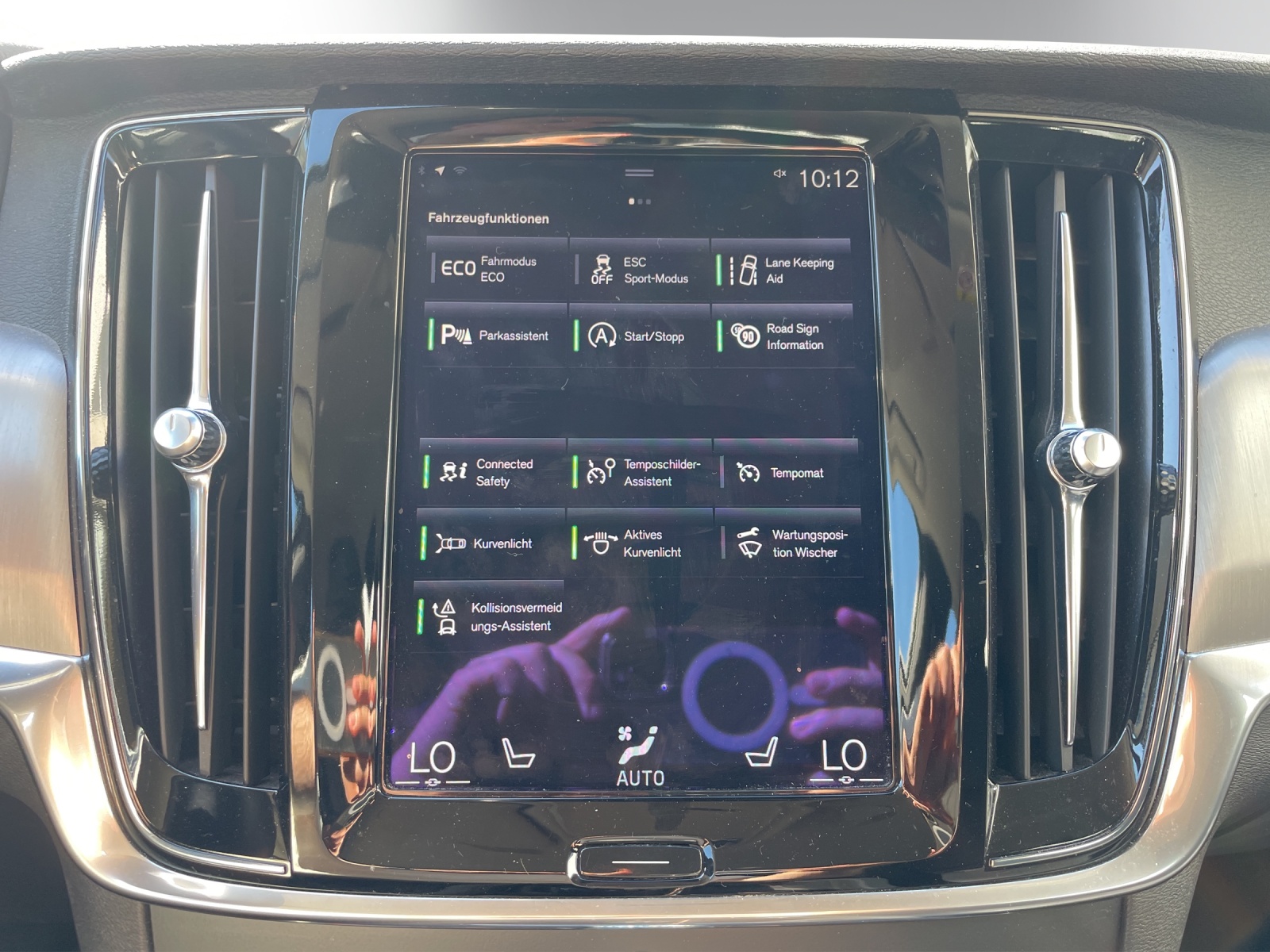 VOLVO V90 D5 AWD Momentum Geartronic Powerpulse-image-16