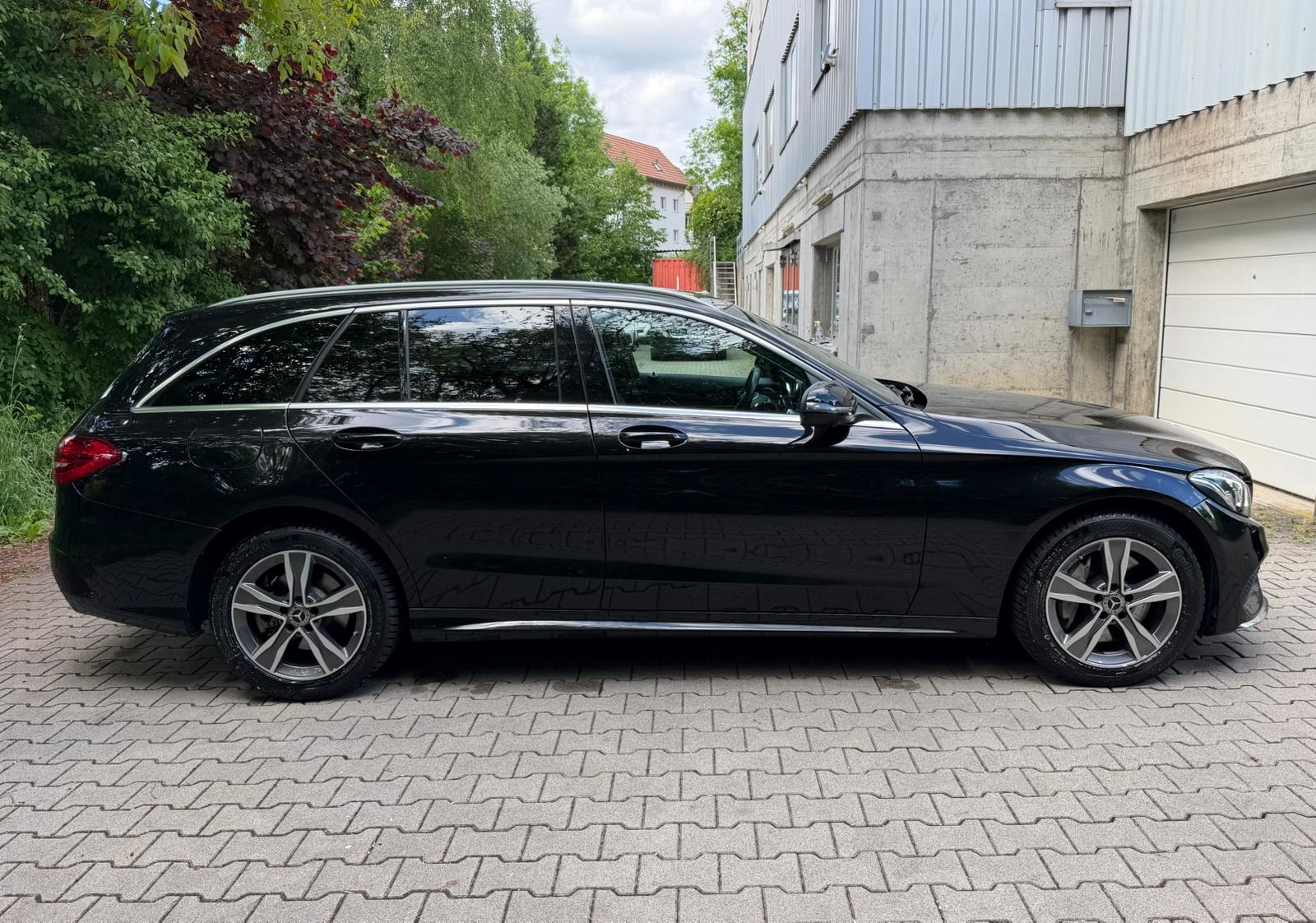 MERCEDES-BENZ C 250 d Swiss Star AMG Line 4Matic 9G-Tronic-image-5