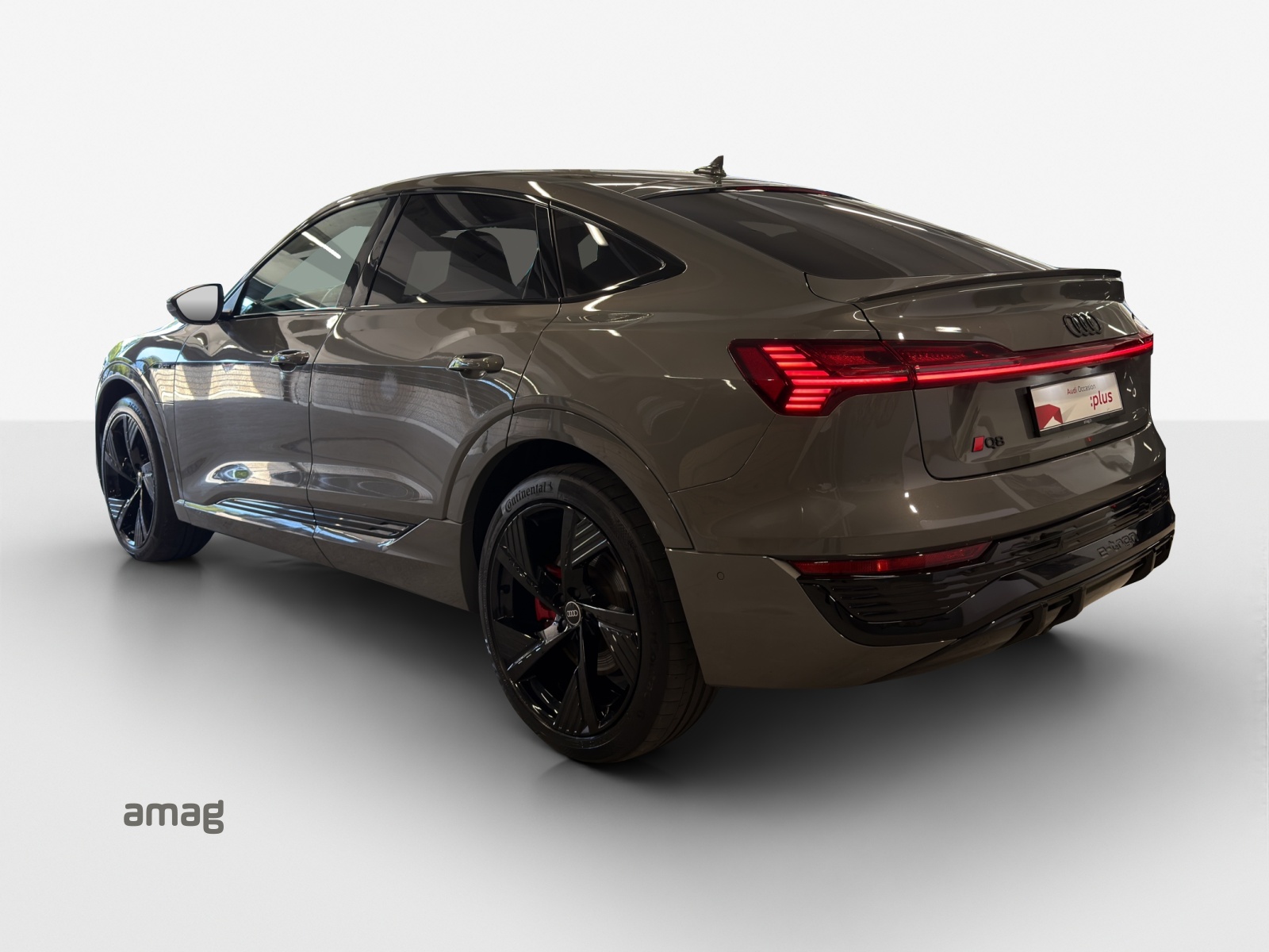 AUDI Q8 Sportback 55 e-tron Black Edition quattro-image-2