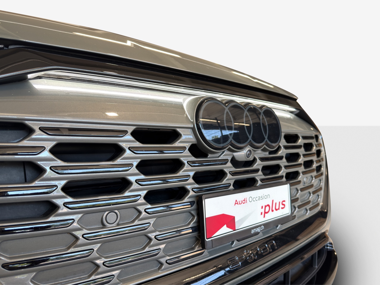AUDI Q8 Sportback 55 e-tron Black Edition quattro-image-14