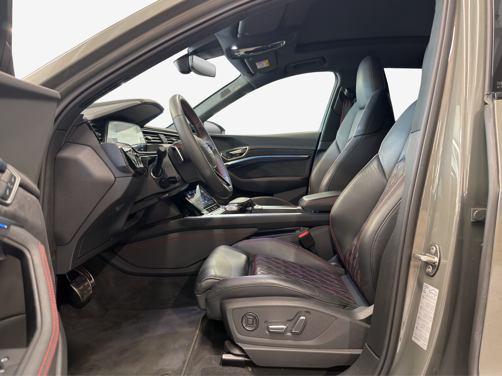 AUDI Q8 Sportback 55 e-tron Black Edition quattro-image-7