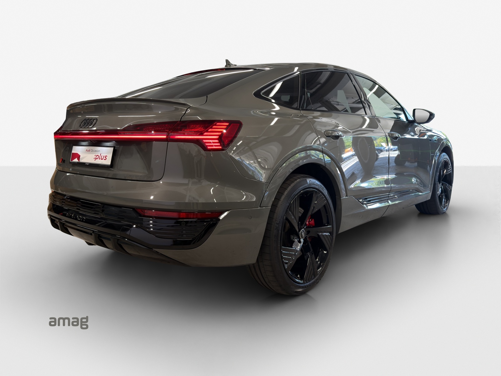 AUDI Q8 Sportback 55 e-tron Black Edition quattro-image-4