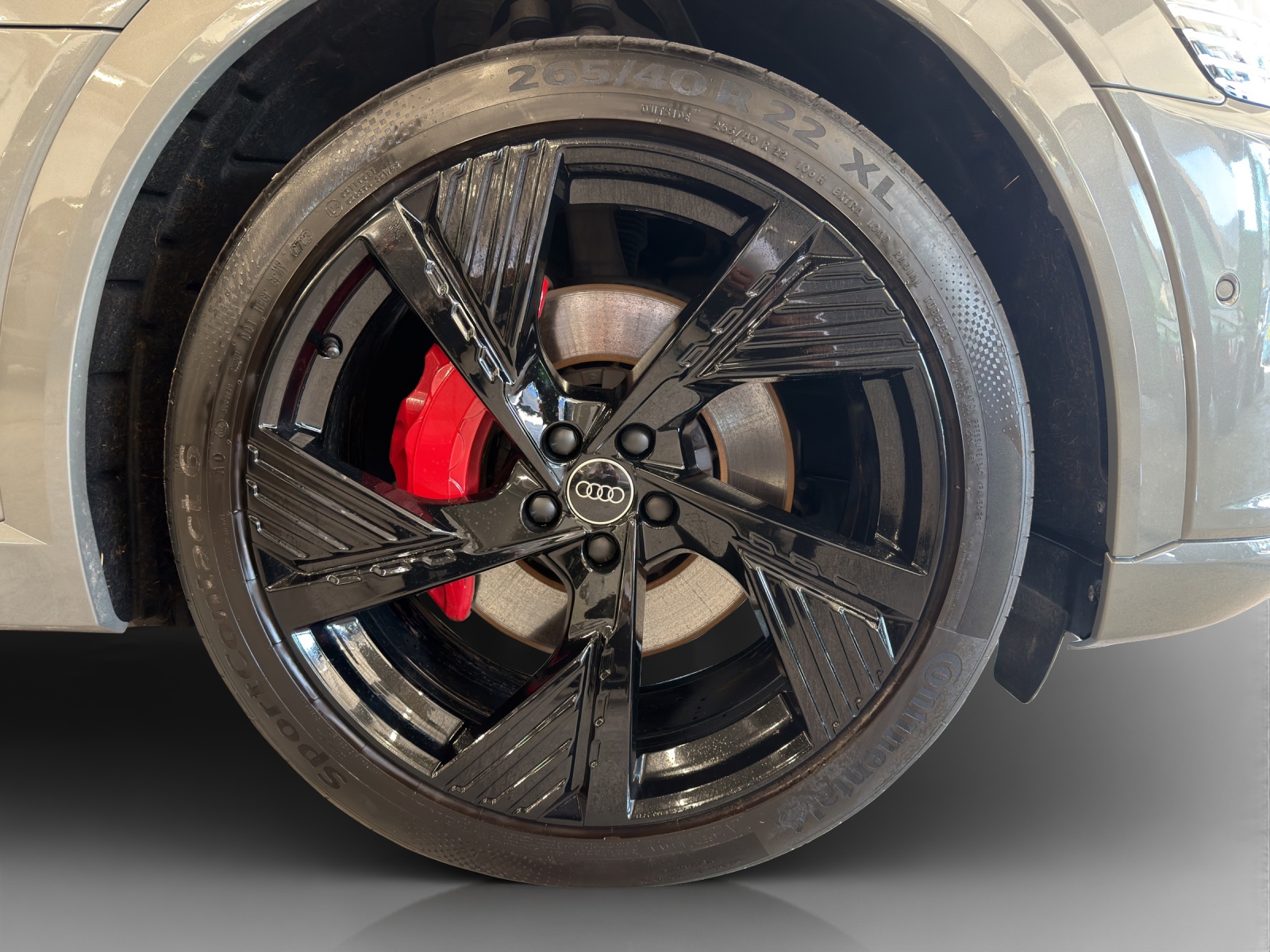 AUDI Q8 Sportback 55 e-tron Black Edition quattro-image-13
