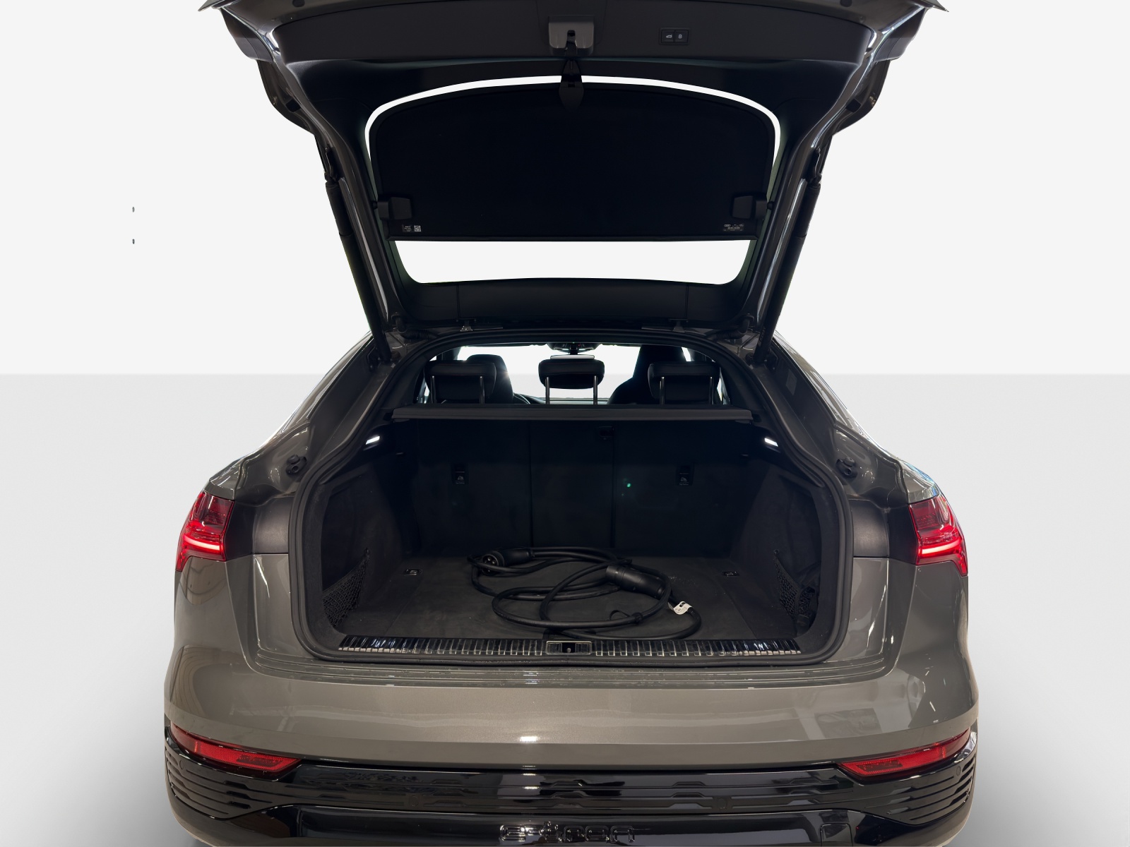 AUDI Q8 Sportback 55 e-tron Black Edition quattro-image-12