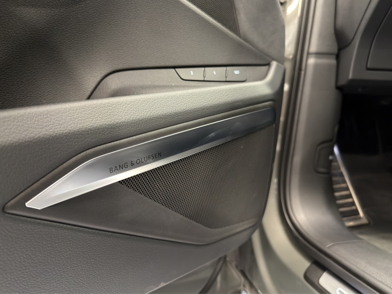 AUDI Q8 Sportback 55 e-tron Black Edition quattro-image-15