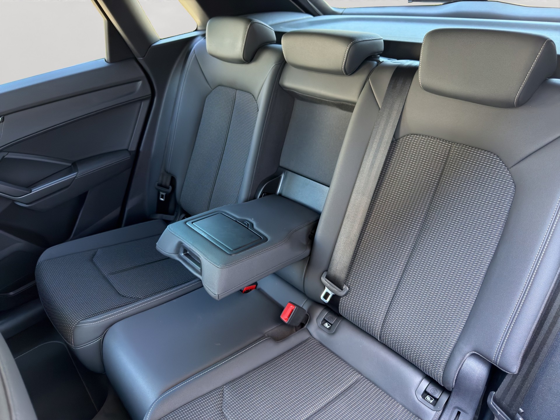 AUDI Q3 35 TFSI advanced S-Line Attraction S-tronic-image-3