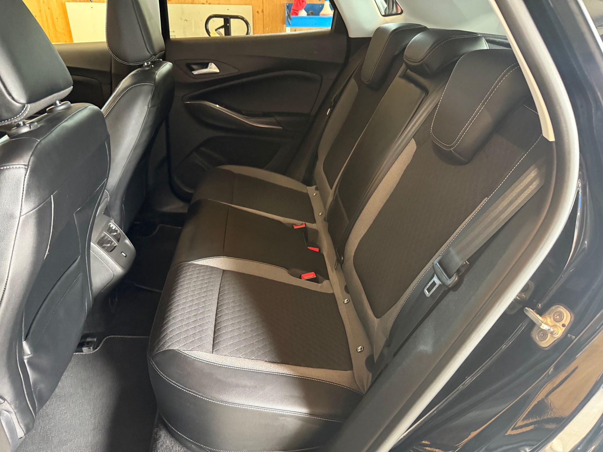 OPEL Grandland X 1.6 Hybrid4 Ultimate Automatik-image-7