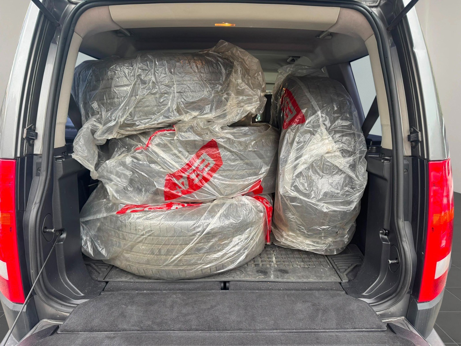 LAND ROVER Discovery 2.7d V6 HSE Automatic-image-9