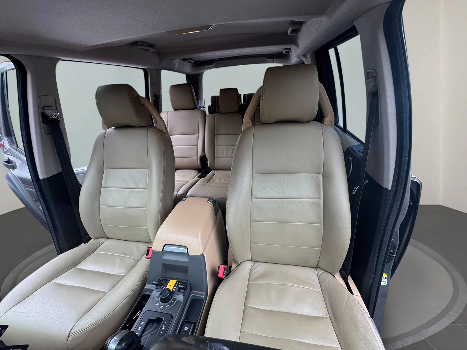 LAND ROVER Discovery 2.7d V6 HSE Automatic-image-11