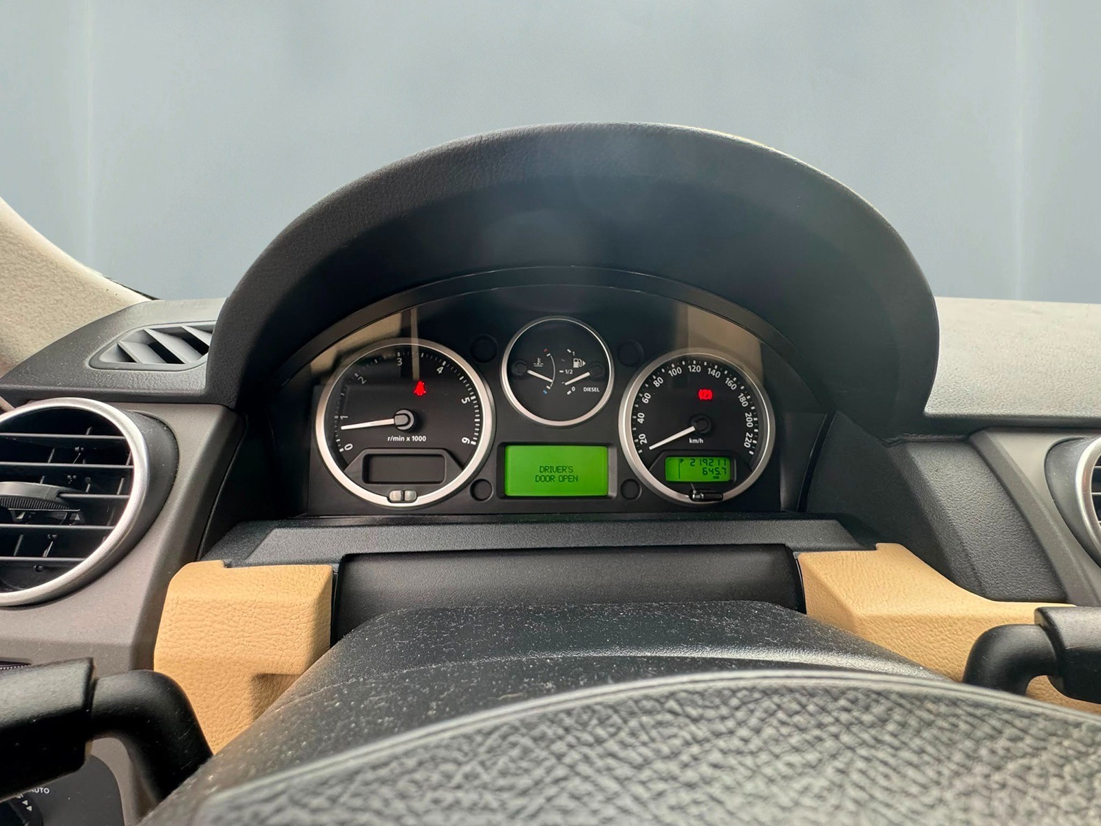 LAND ROVER Discovery 2.7d V6 HSE Automatic-image-6