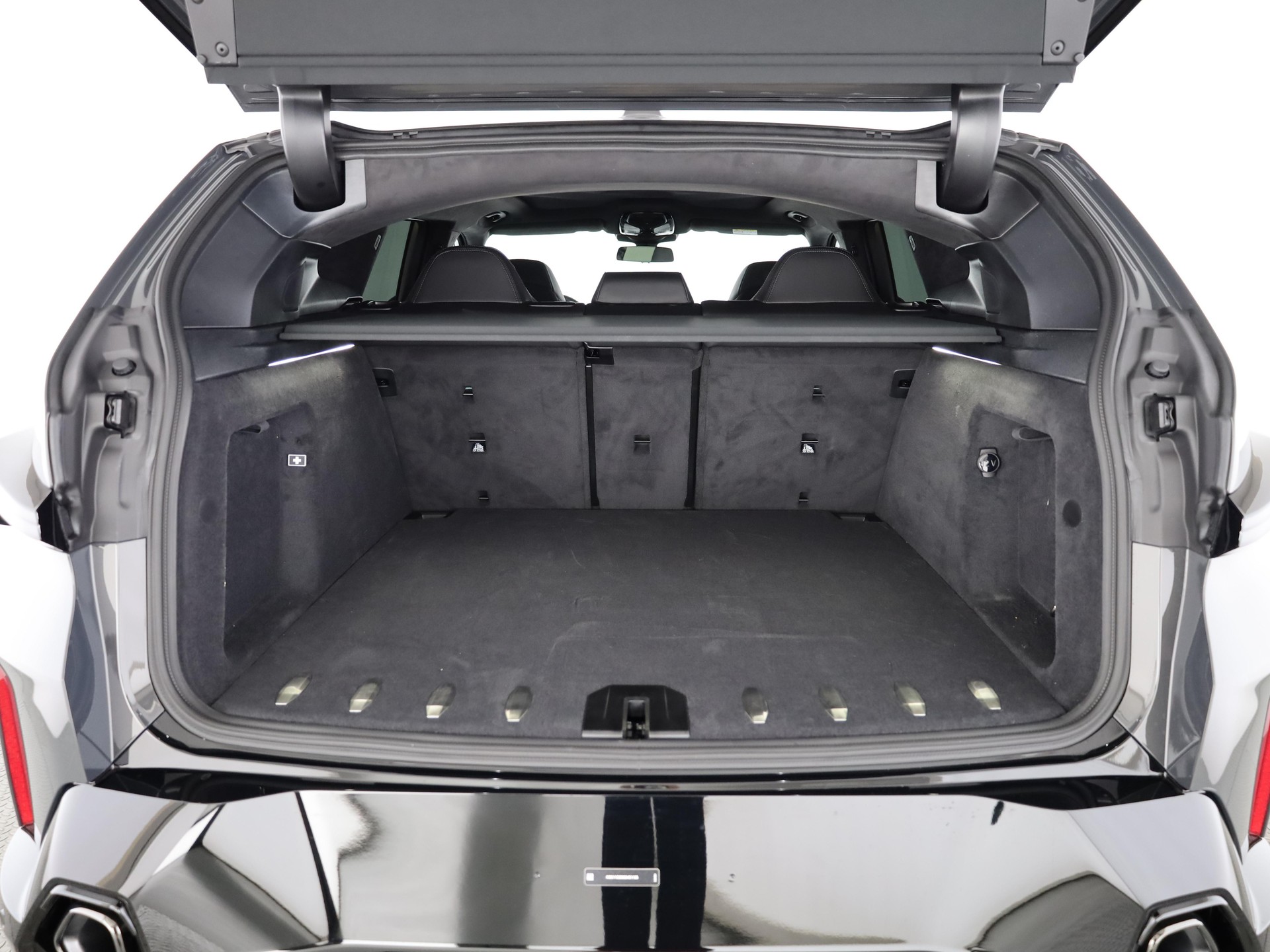 BMW XM 50e Plug-in Hybrid-image-7