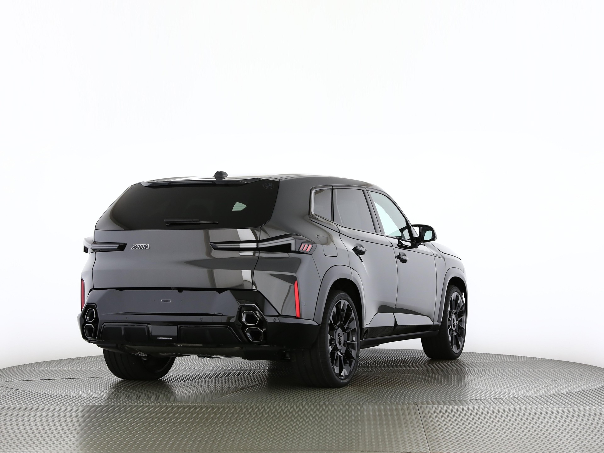 BMW XM 50e Plug-in Hybrid-showroom-element-1