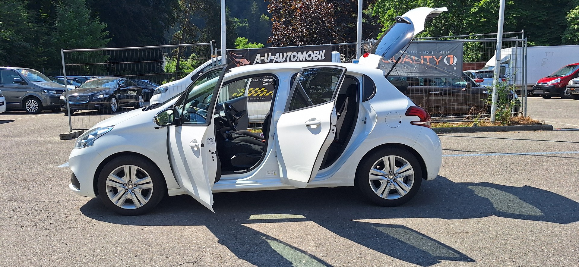 PEUGEOT 208 1.2 PureTech Active-image-16