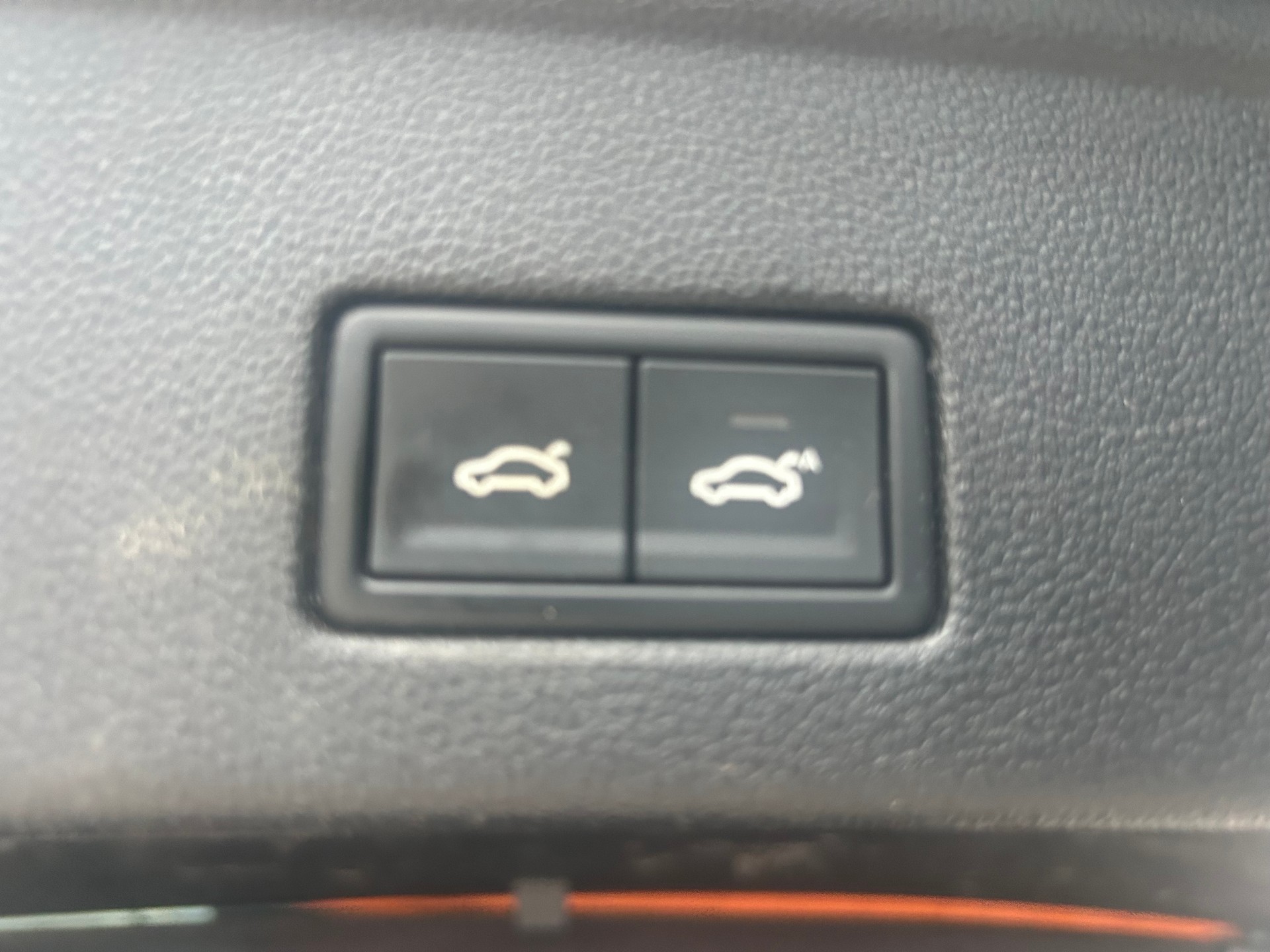 VW Touareg 3.0 TDI R Line Tiptronic-image-24