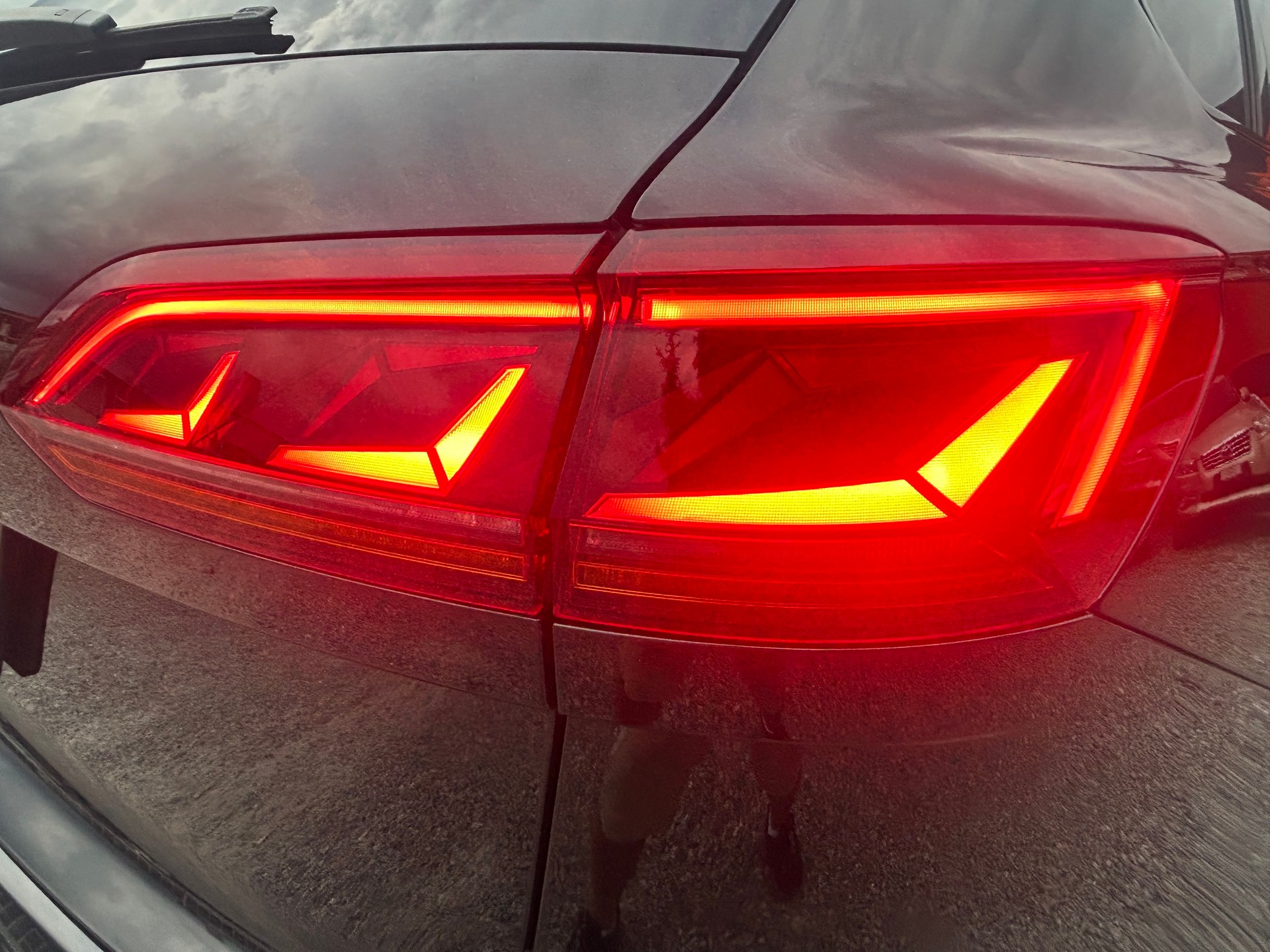 VW Touareg 3.0 TDI R Line Tiptronic-image-16
