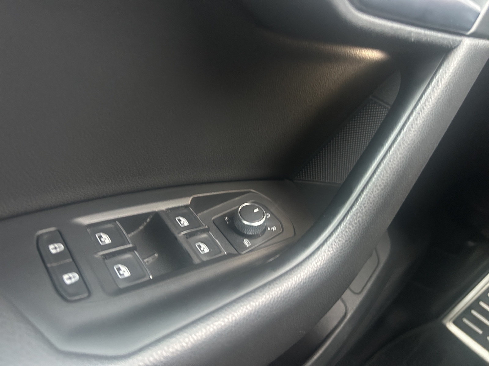 VW Touareg 3.0 TDI R Line Tiptronic-image-10