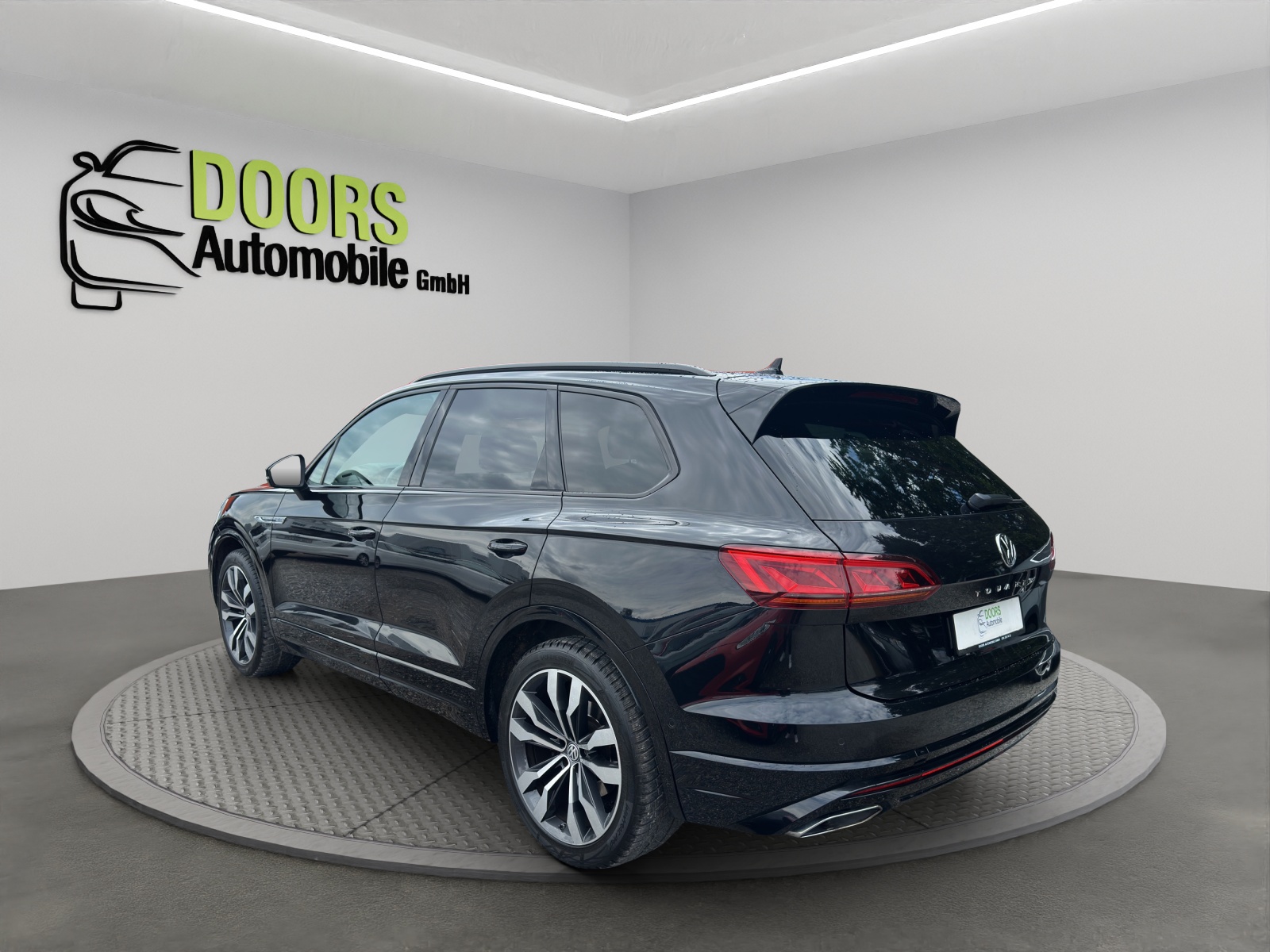 VW Touareg 3.0 TDI R Line Tiptronic-image-5
