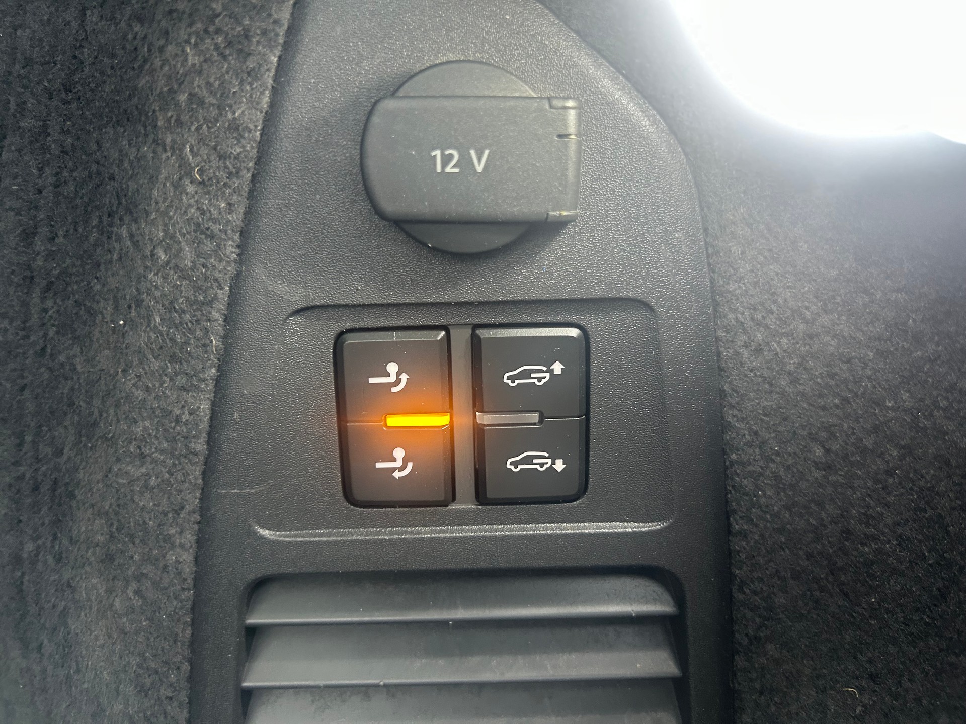 VW Touareg 3.0 TDI R Line Tiptronic-image-25