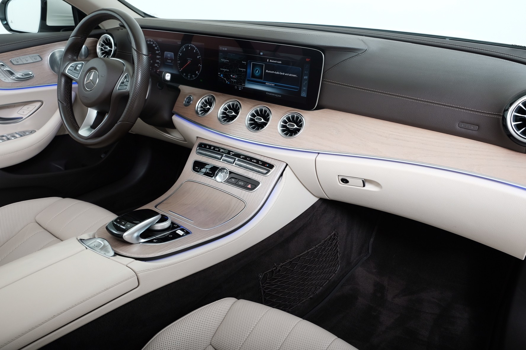 MERCEDES-BENZ E 200 Cabriolet AMG Line 4 Matic 9G-Tronic-image-7